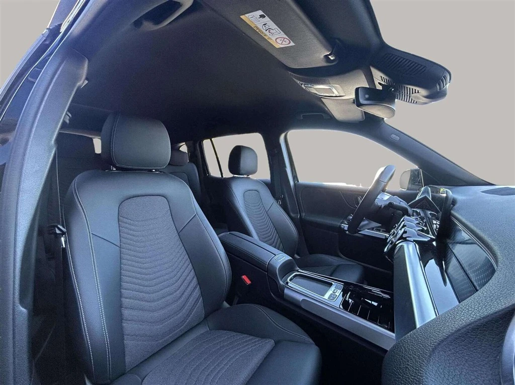 Mercedes-Benz-EQB-image-19