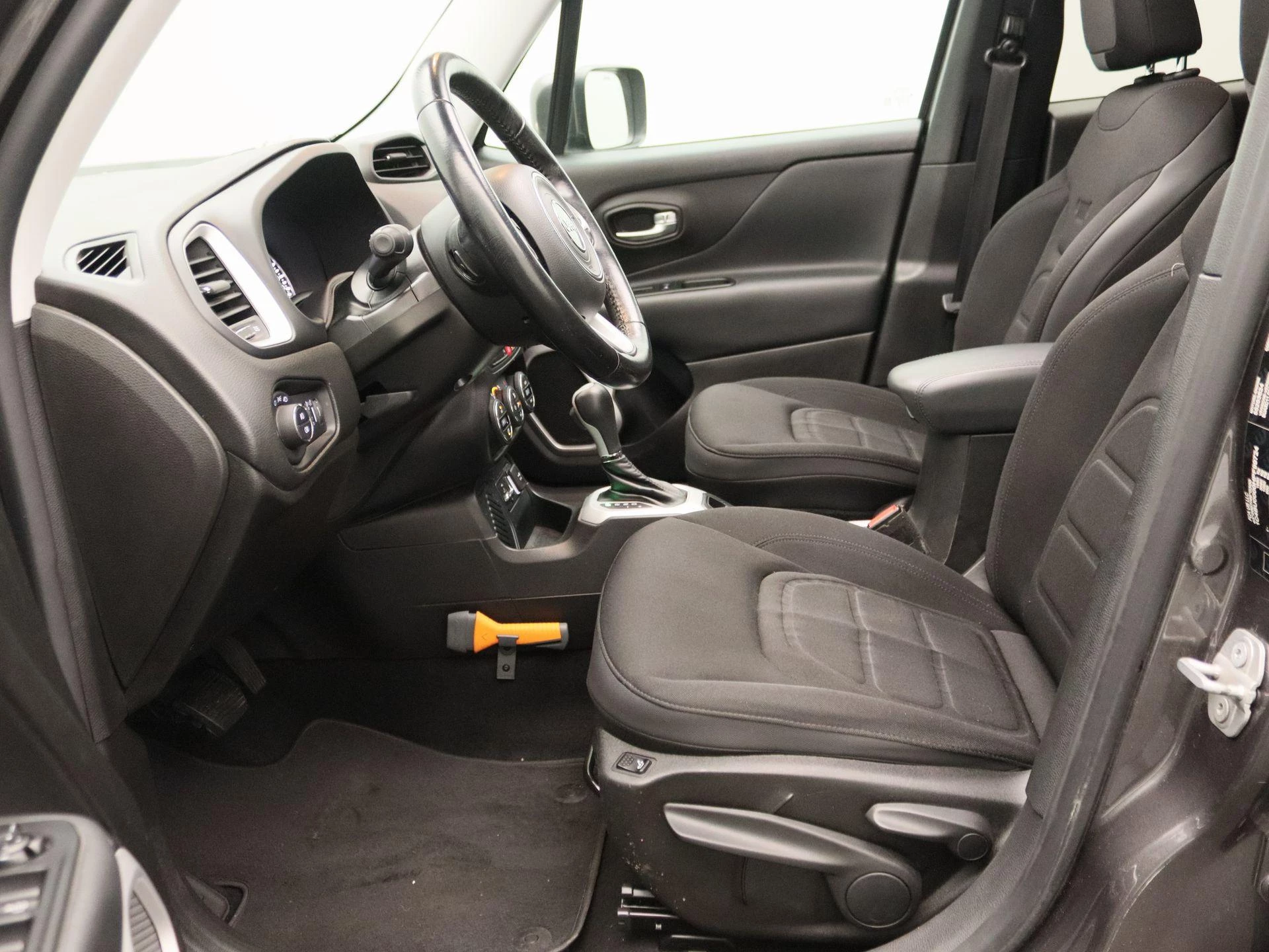 Jeep-Renegade-image-17