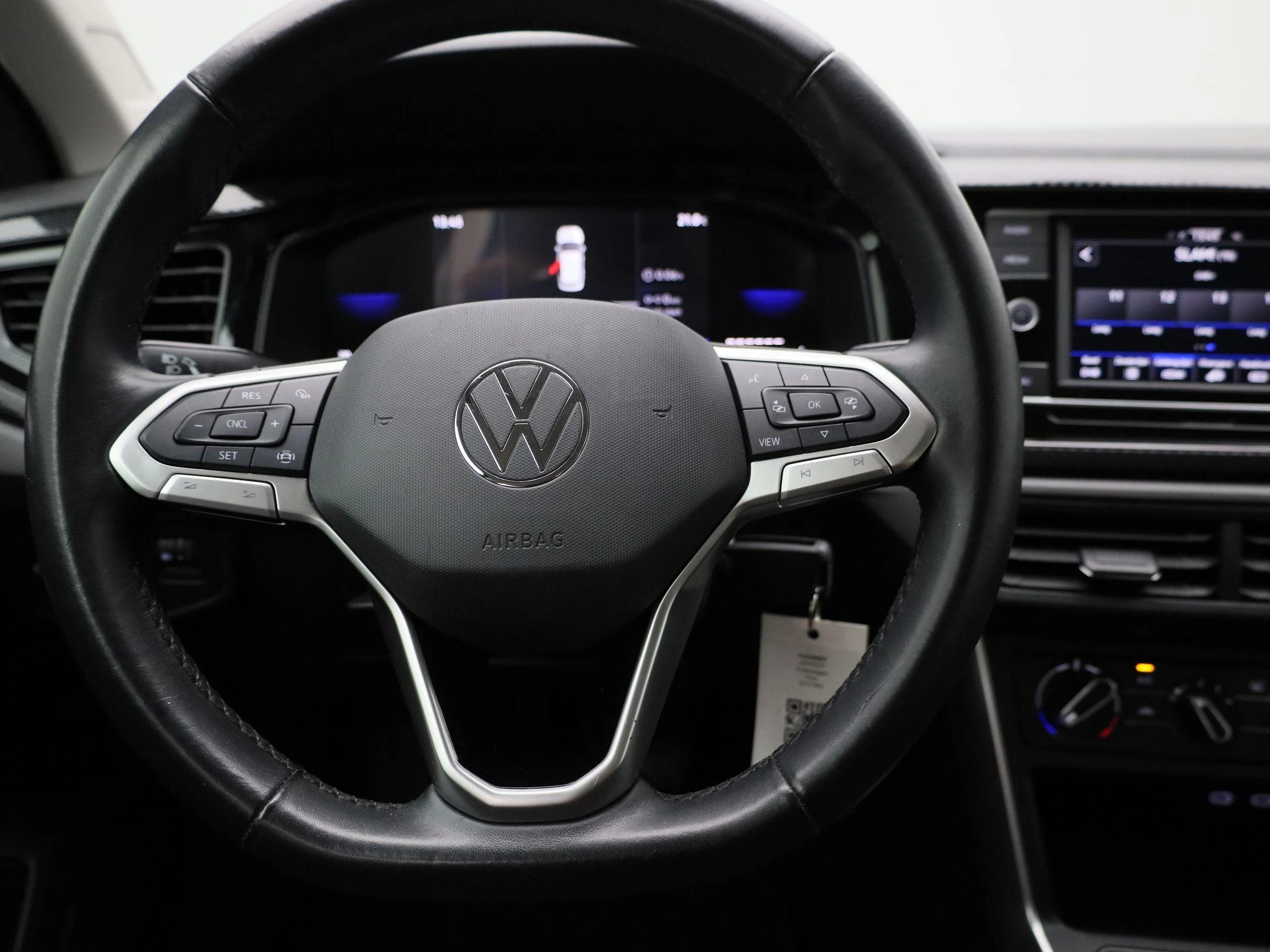 Volkswagen-Polo-image-8