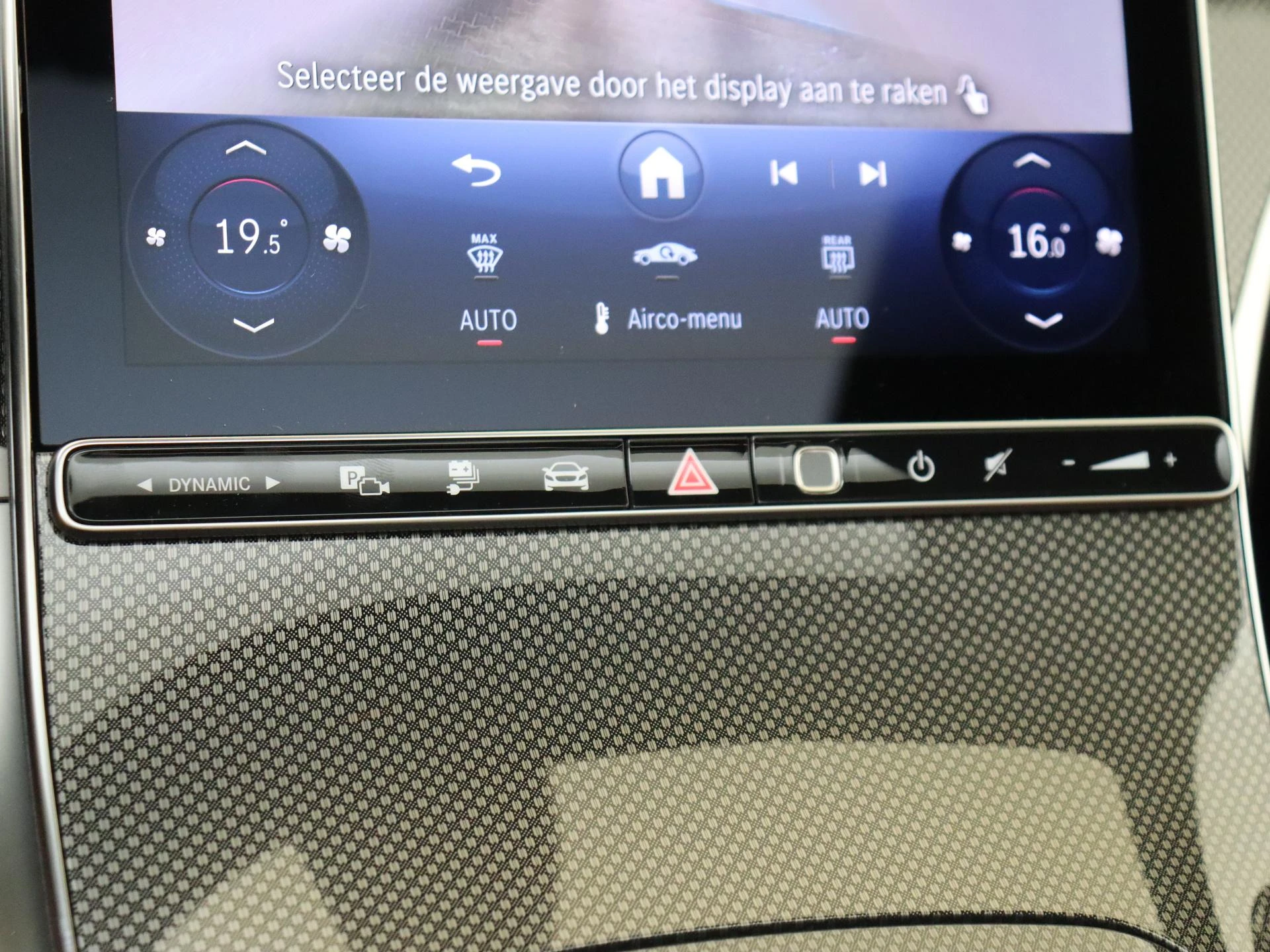 Mercedes-Benz-GLC-image-19
