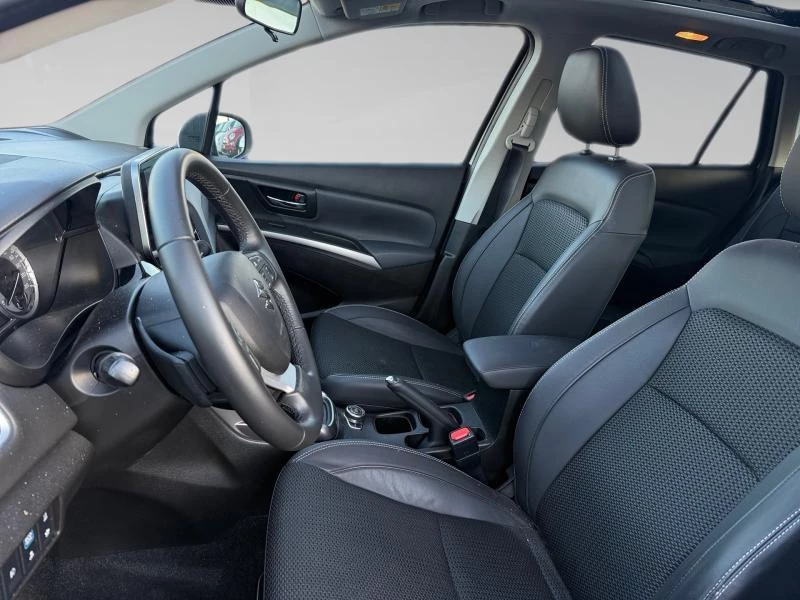 Suzuki-S-Cross-image-10