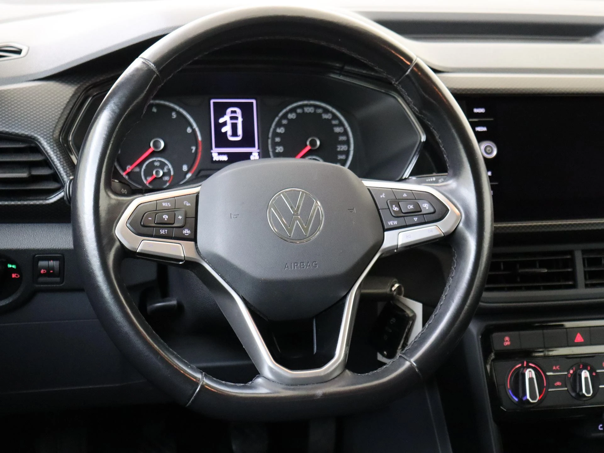 Volkswagen-T-Cross-image-9