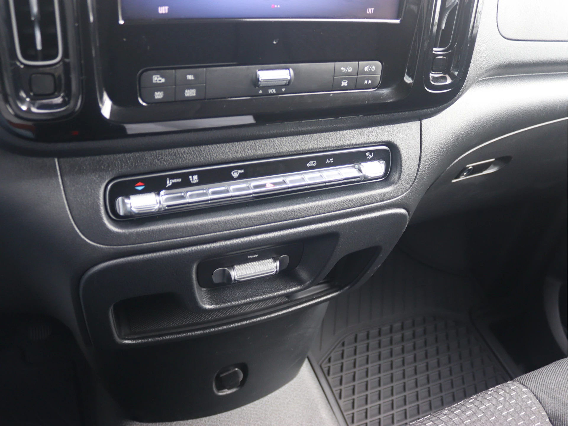 Mercedes-Benz-Vito-image-10