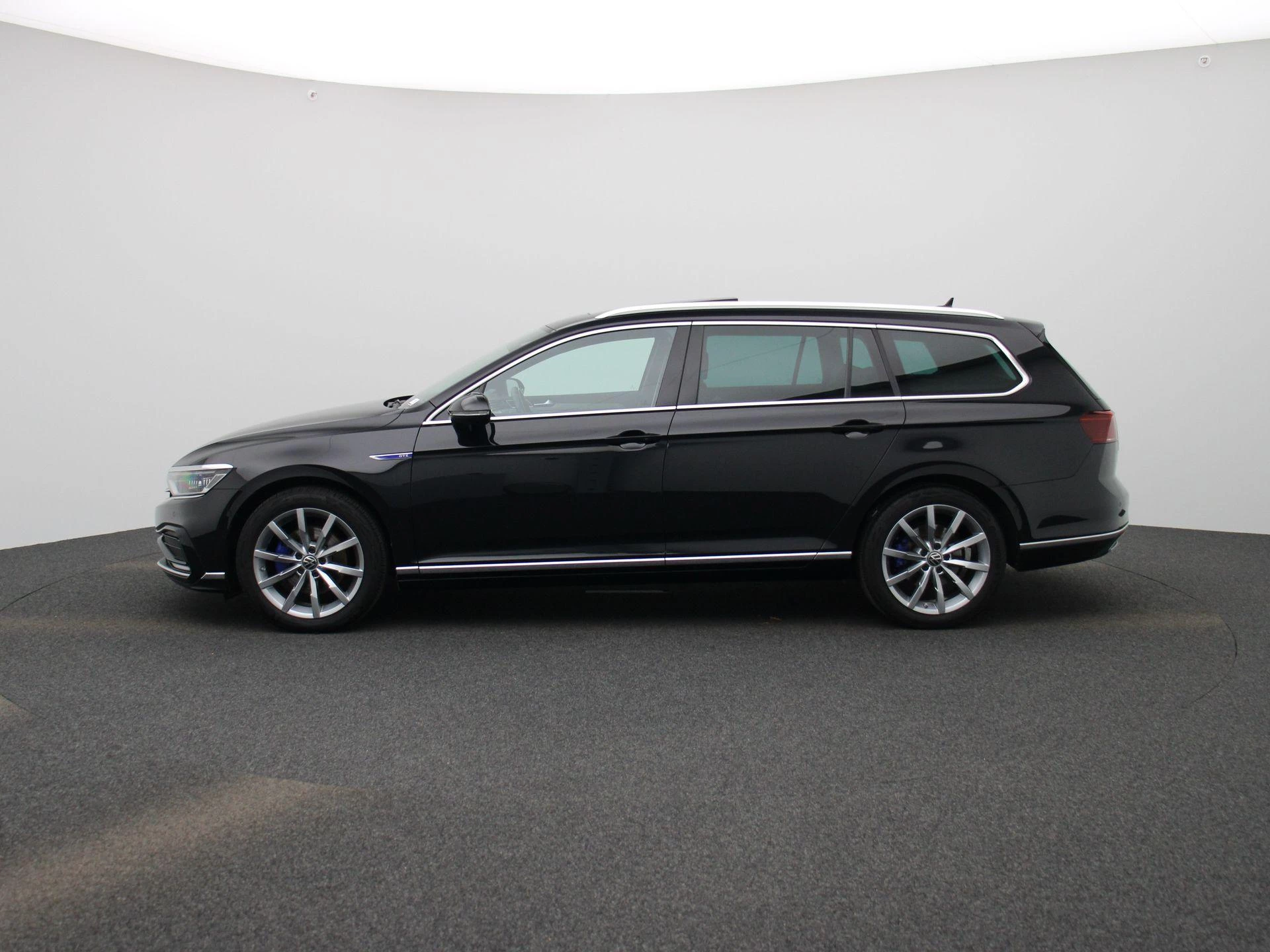 Volkswagen-Passat-image-3