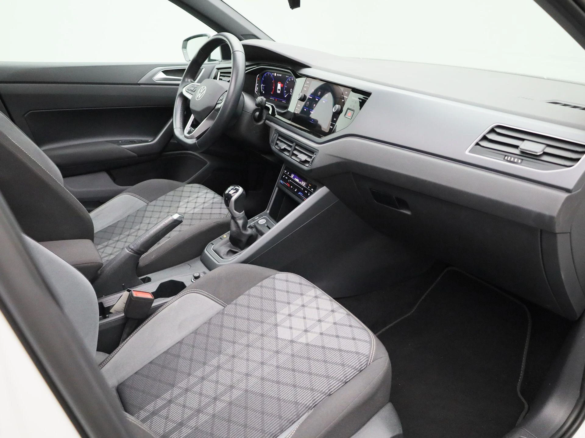 Volkswagen-Polo-image-34