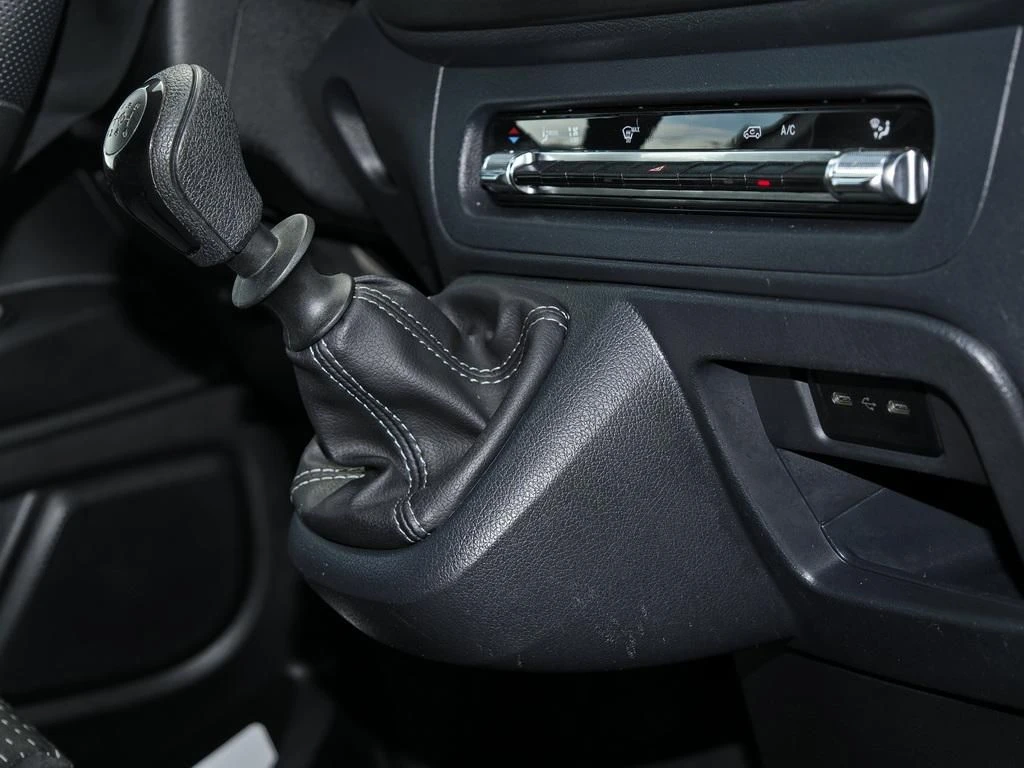 Mercedes-Benz-Vito 116-image-11