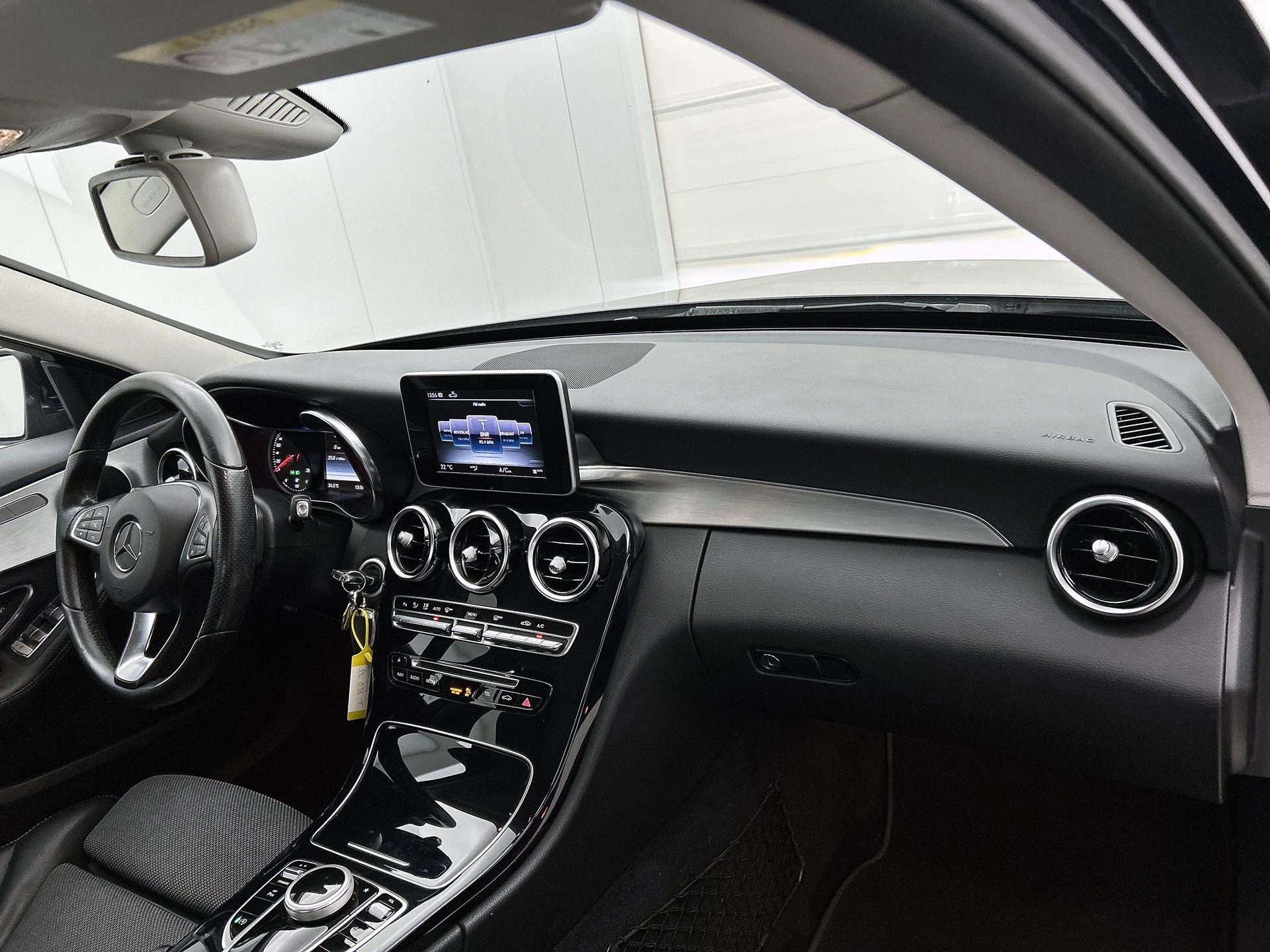 Mercedes-Benz-C-Klasse-image-17
