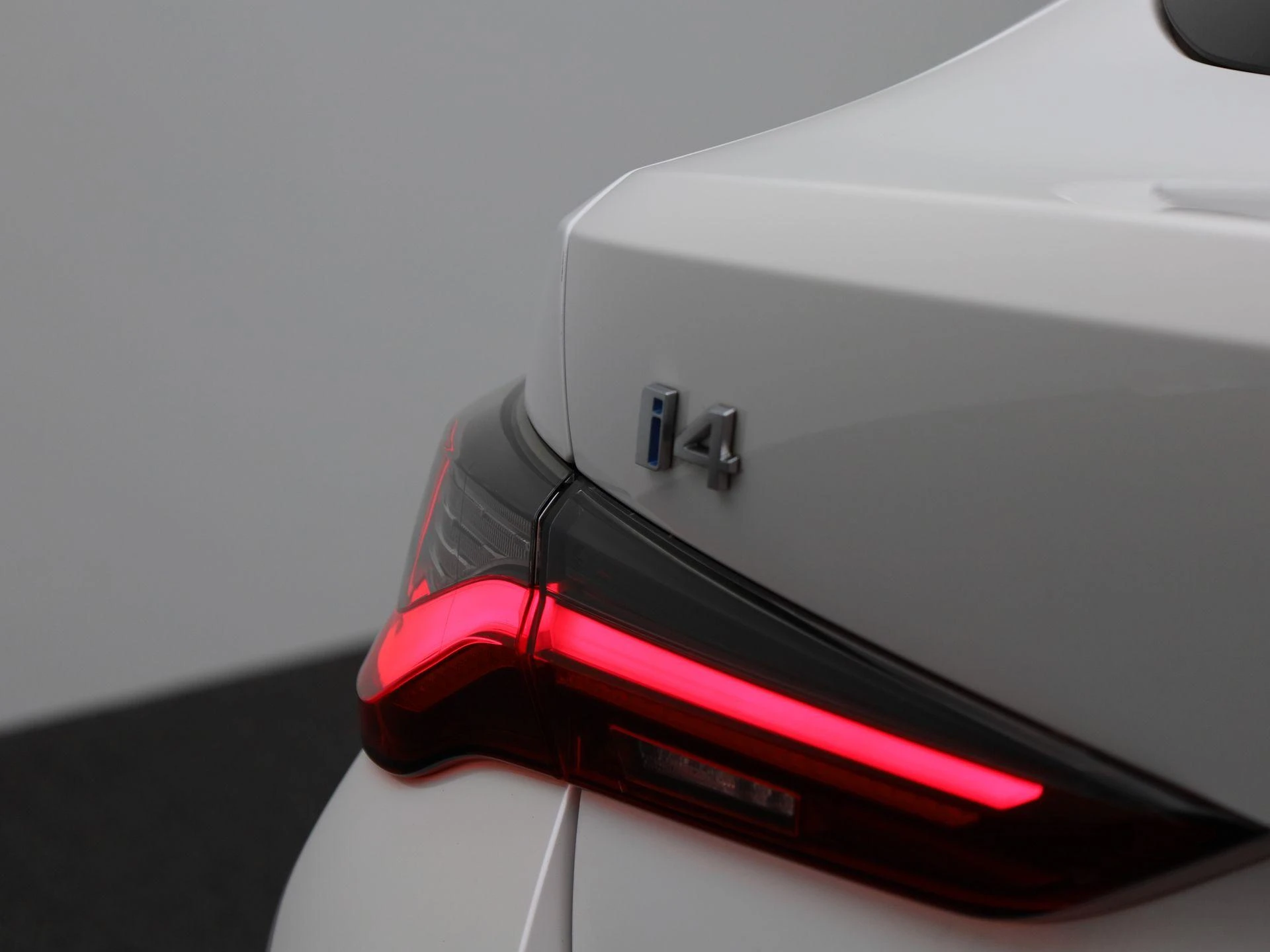 BMW-i4-image-44
