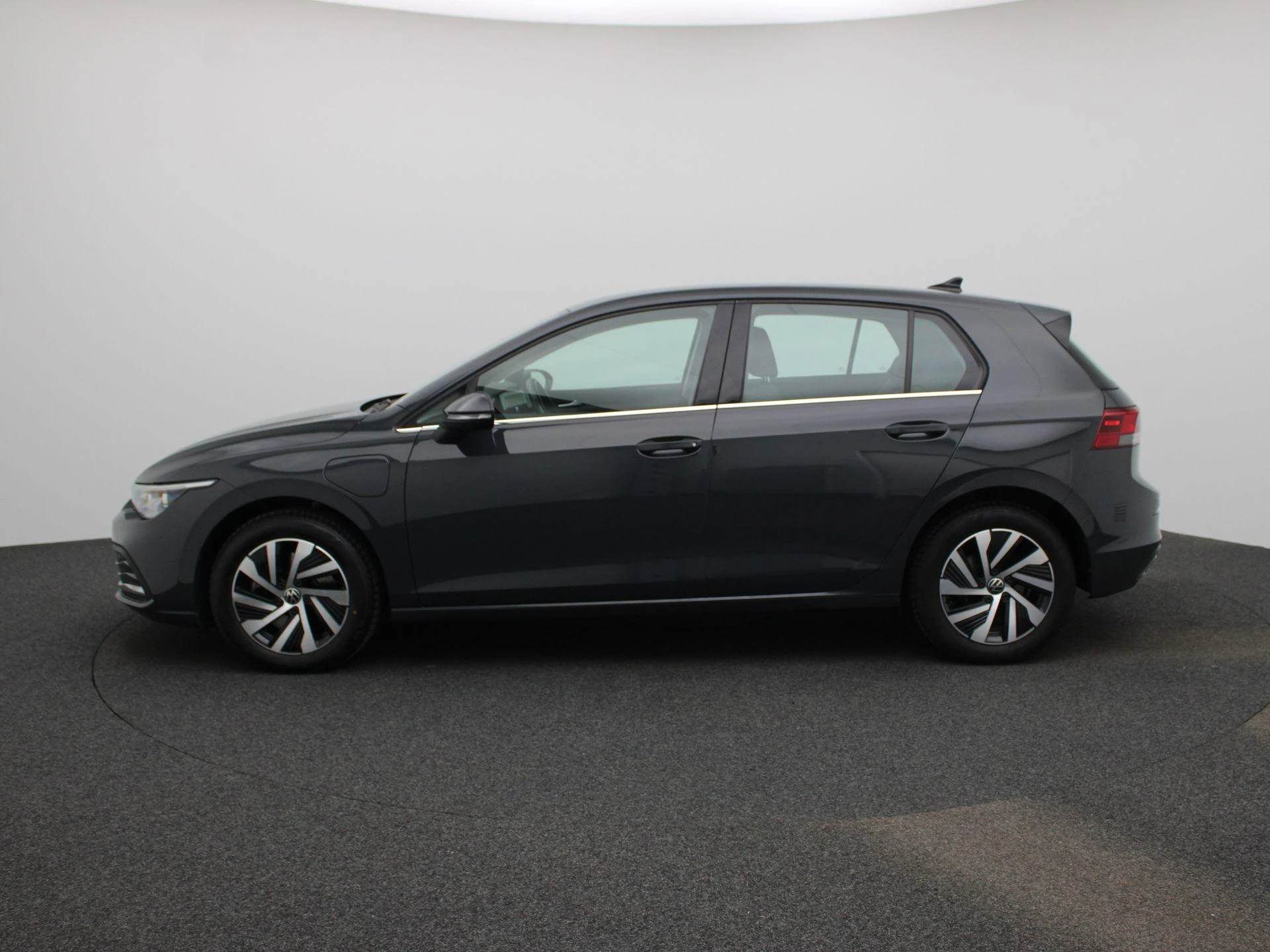 Volkswagen-Golf-image-3