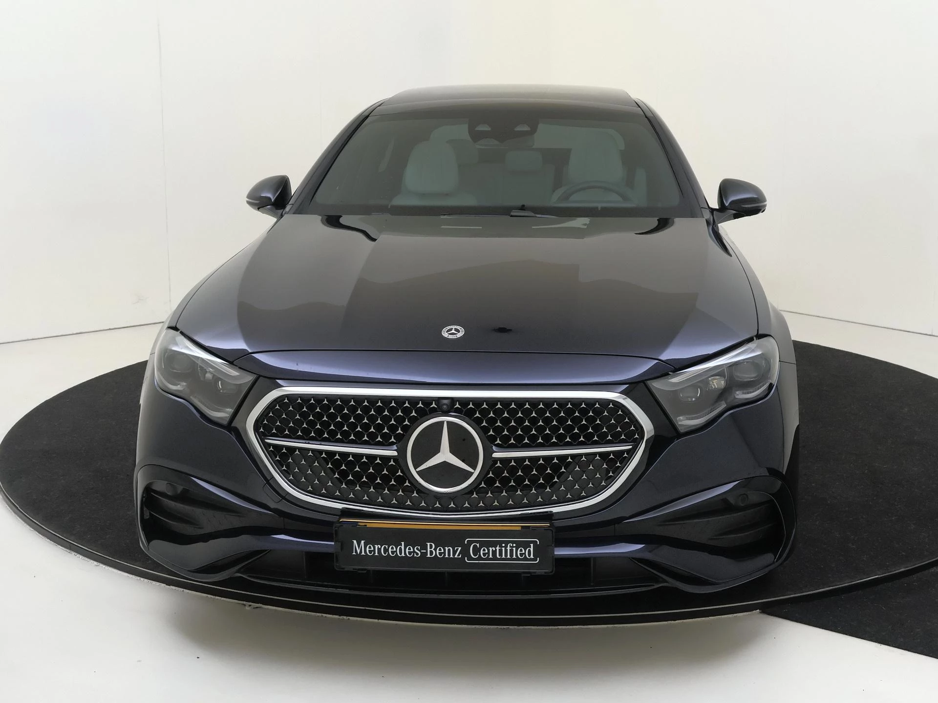 Mercedes-Benz-E-Klasse-image-5