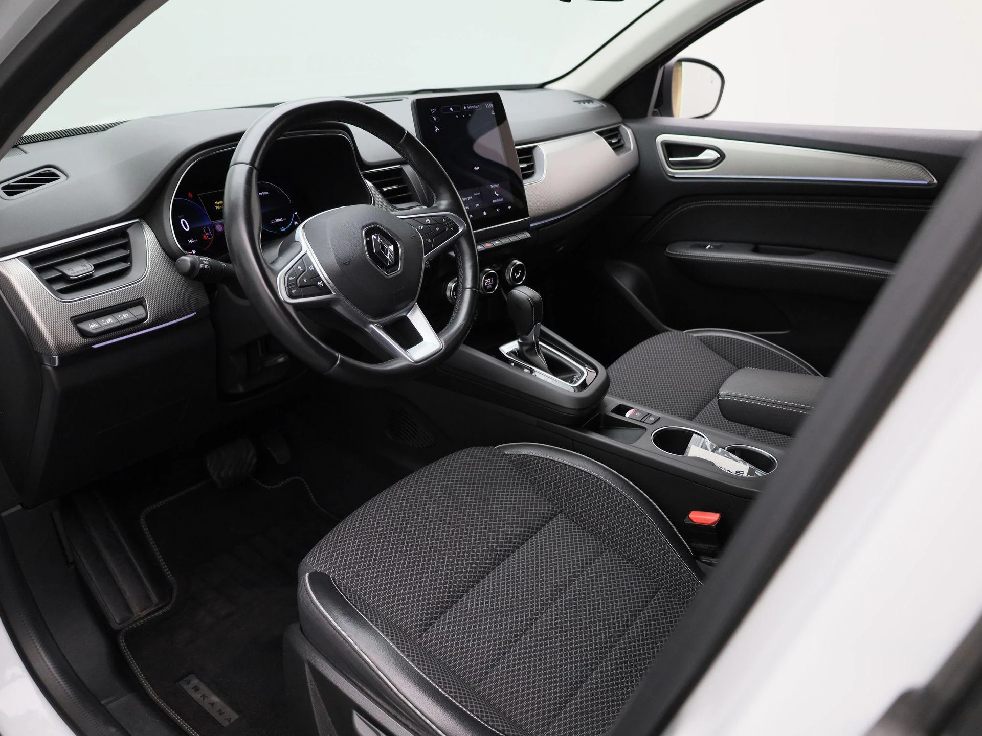 Renault-Arkana-image-16
