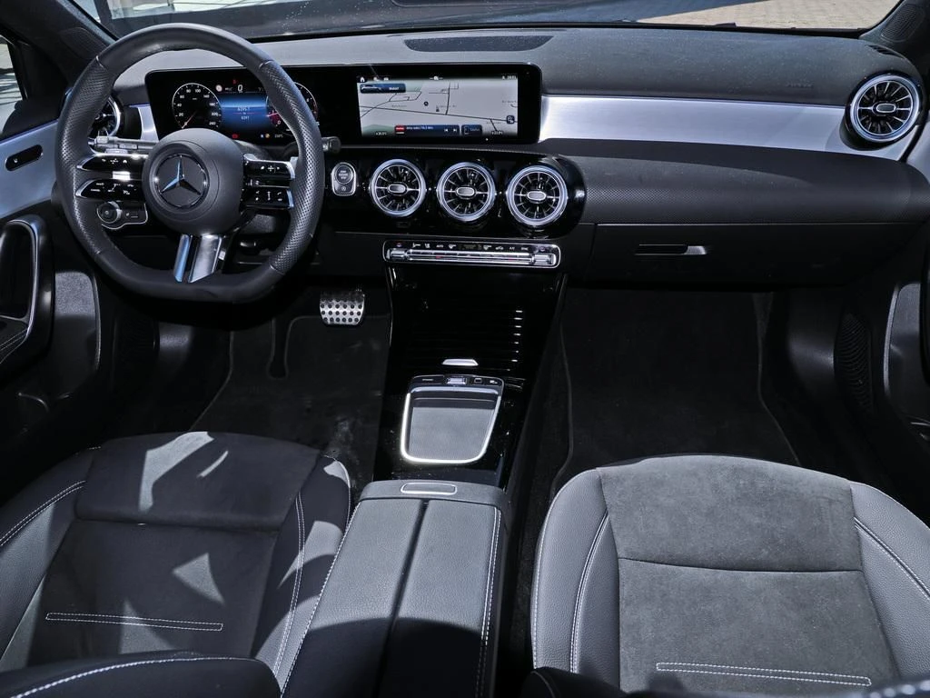 Mercedes-Benz-A-Klasse 200-image-13