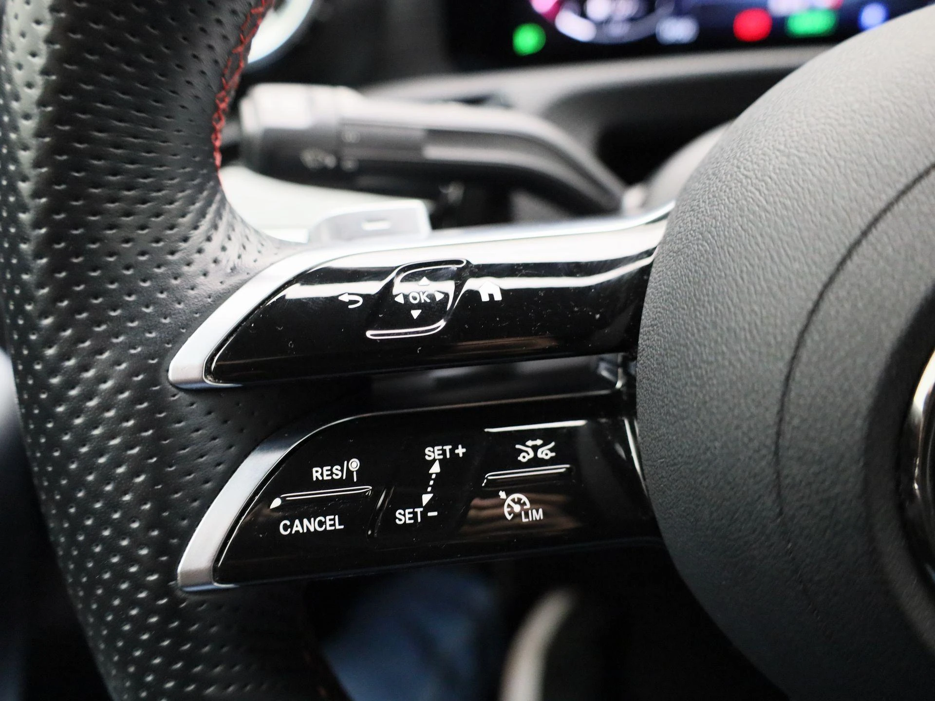 Mercedes-Benz-CLA-image-16
