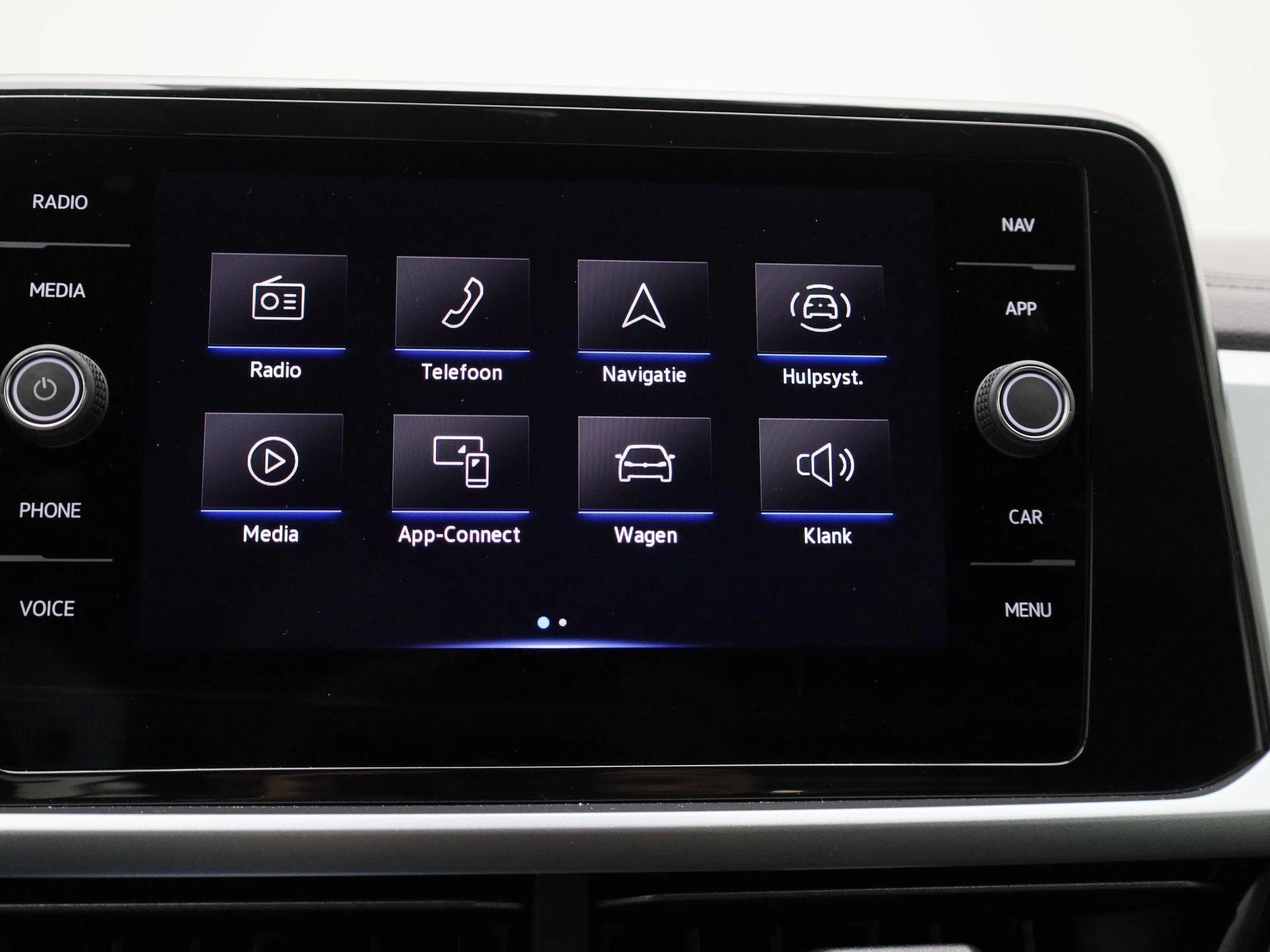 Volkswagen-T-Roc-image-13