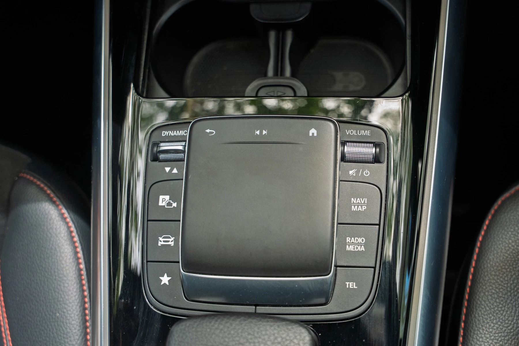 Mercedes-Benz-GLA-image-24