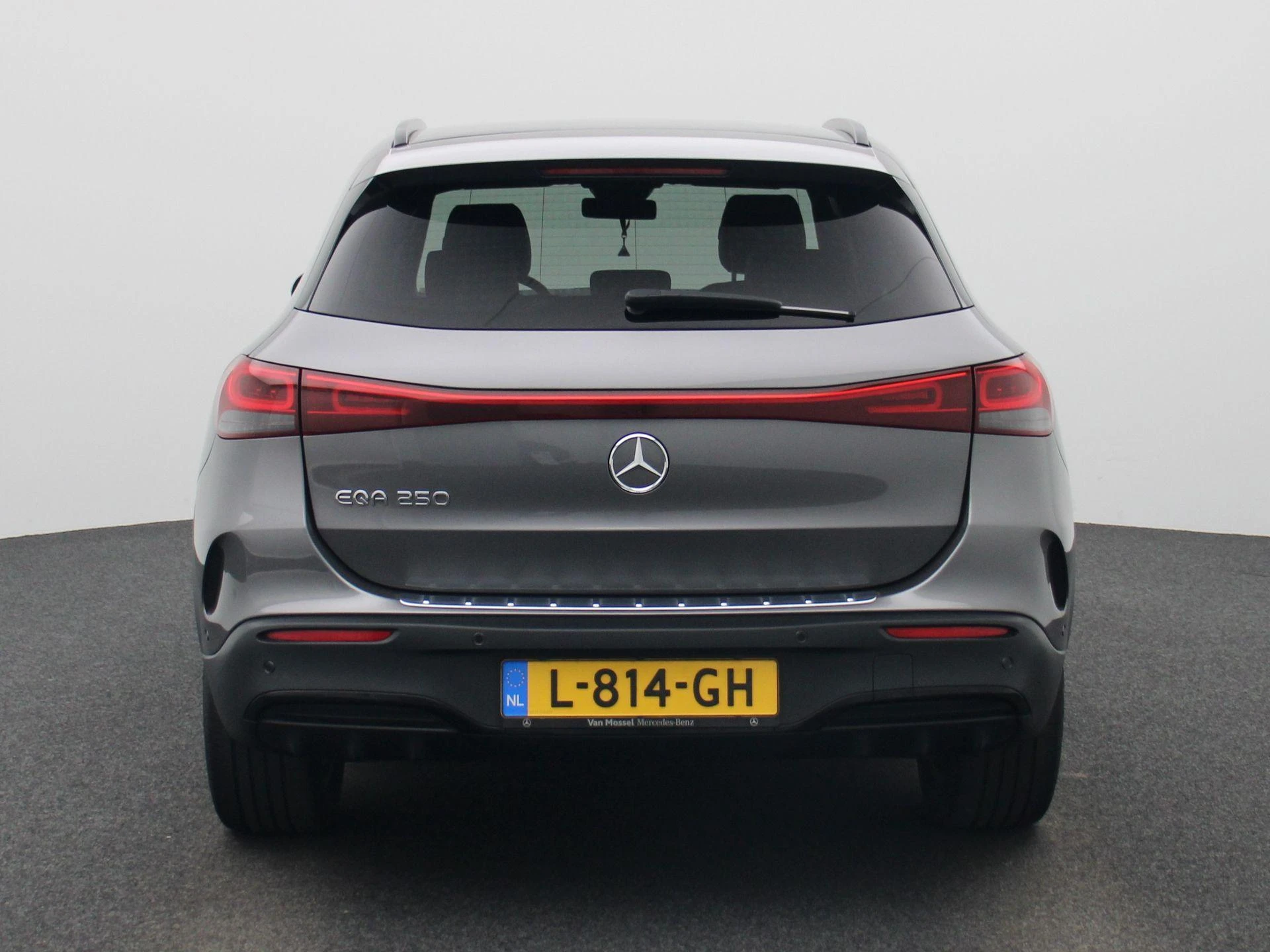Mercedes-Benz-EQA-image-4