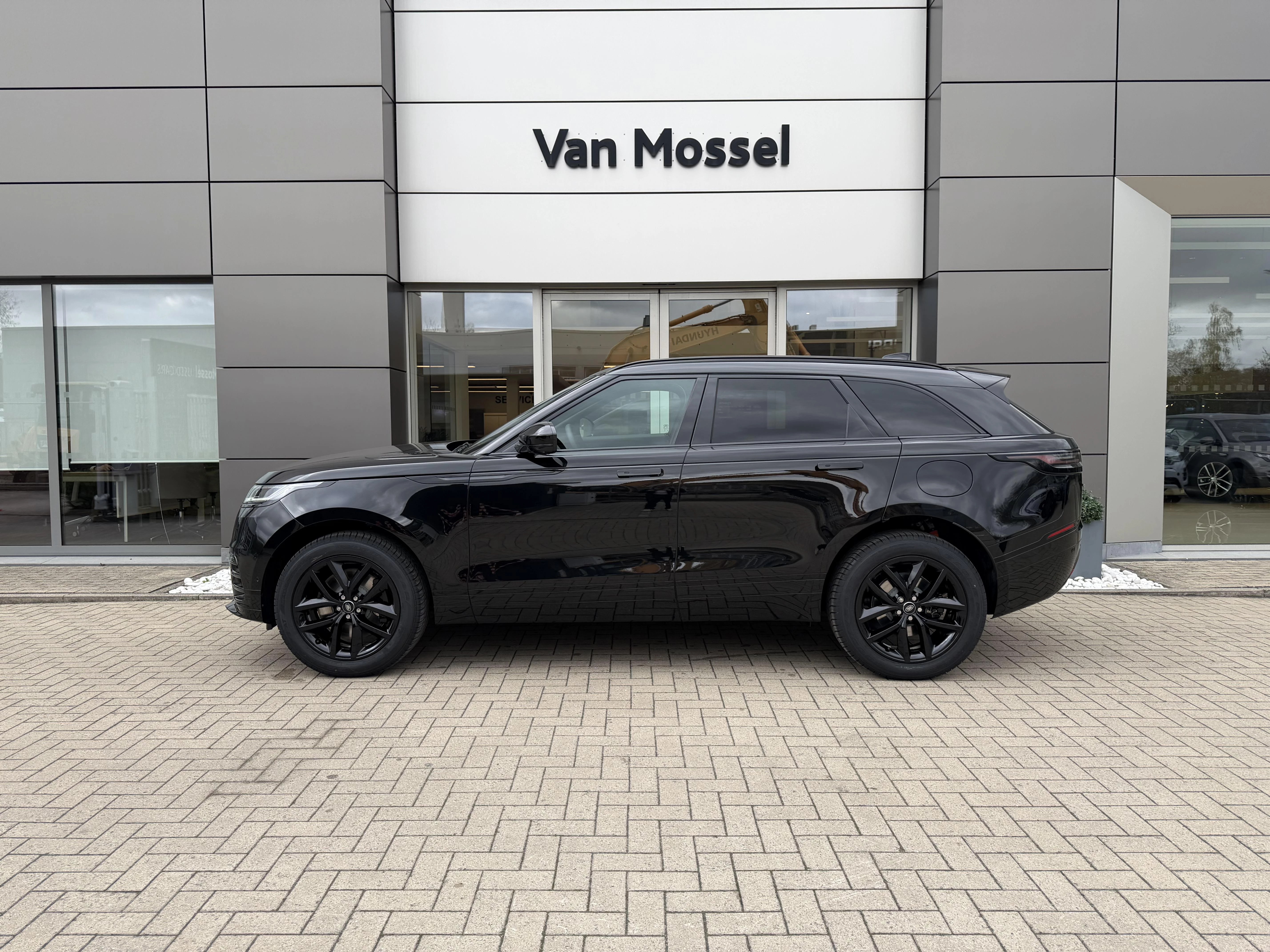 Land Rover Range Rover Velar P400e Dynamic SE AWD Auto. 26.5MY