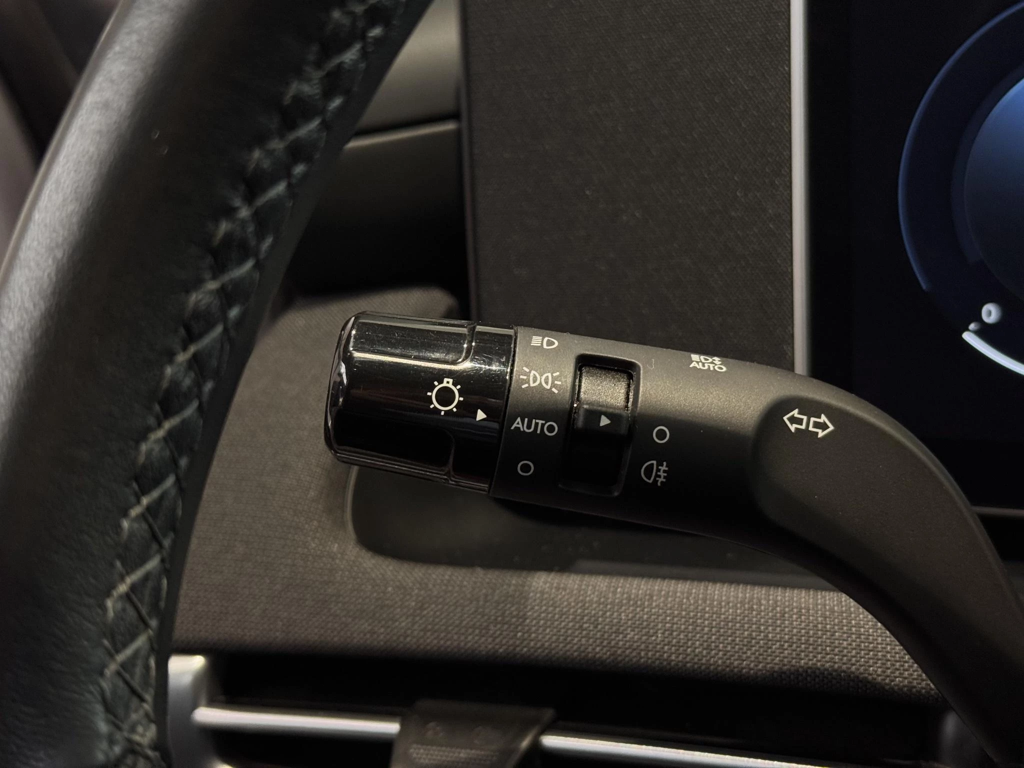 Hyundai-Tucson Hybrid-image-16