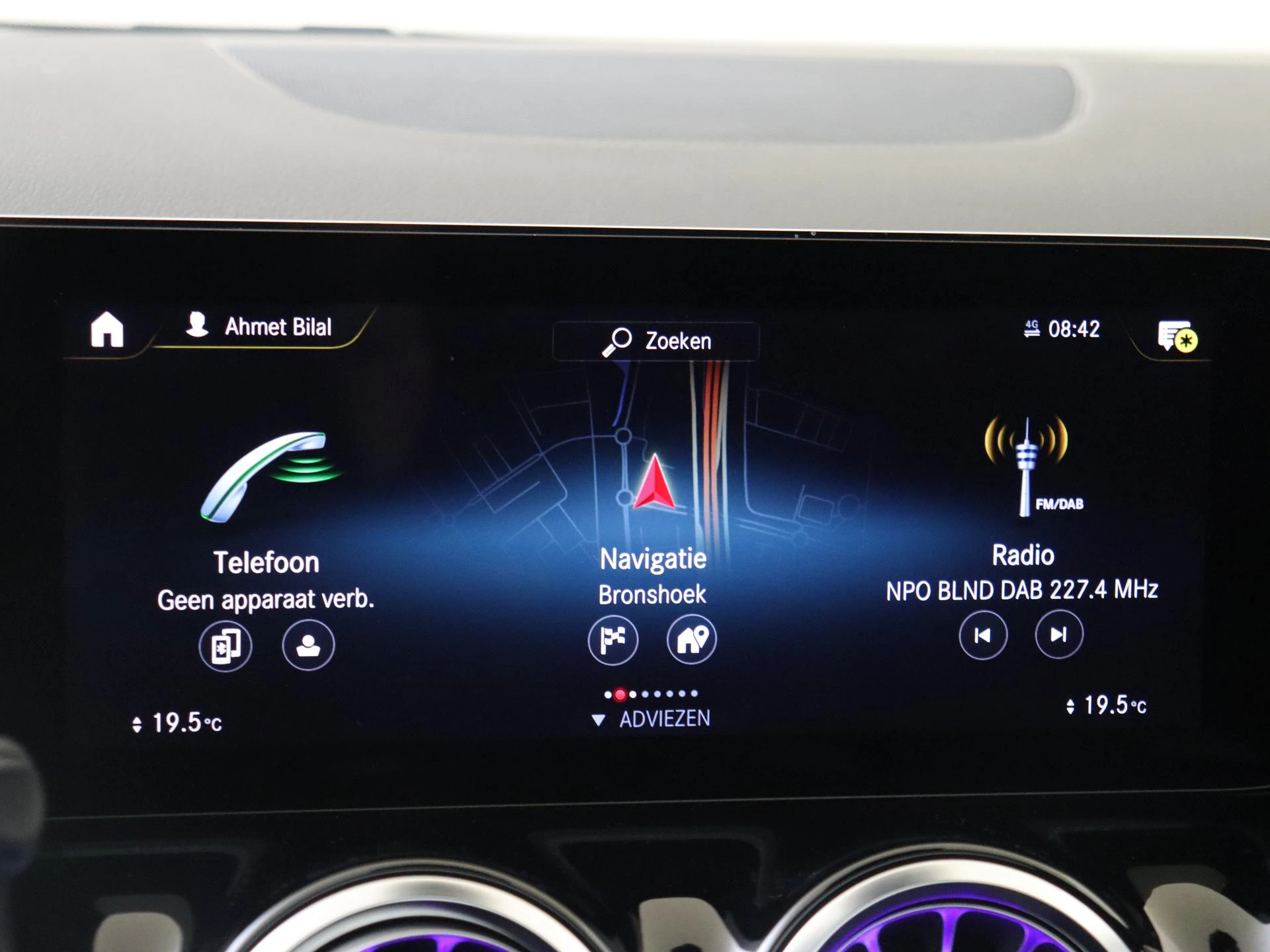 Mercedes-Benz-GLA-image-16
