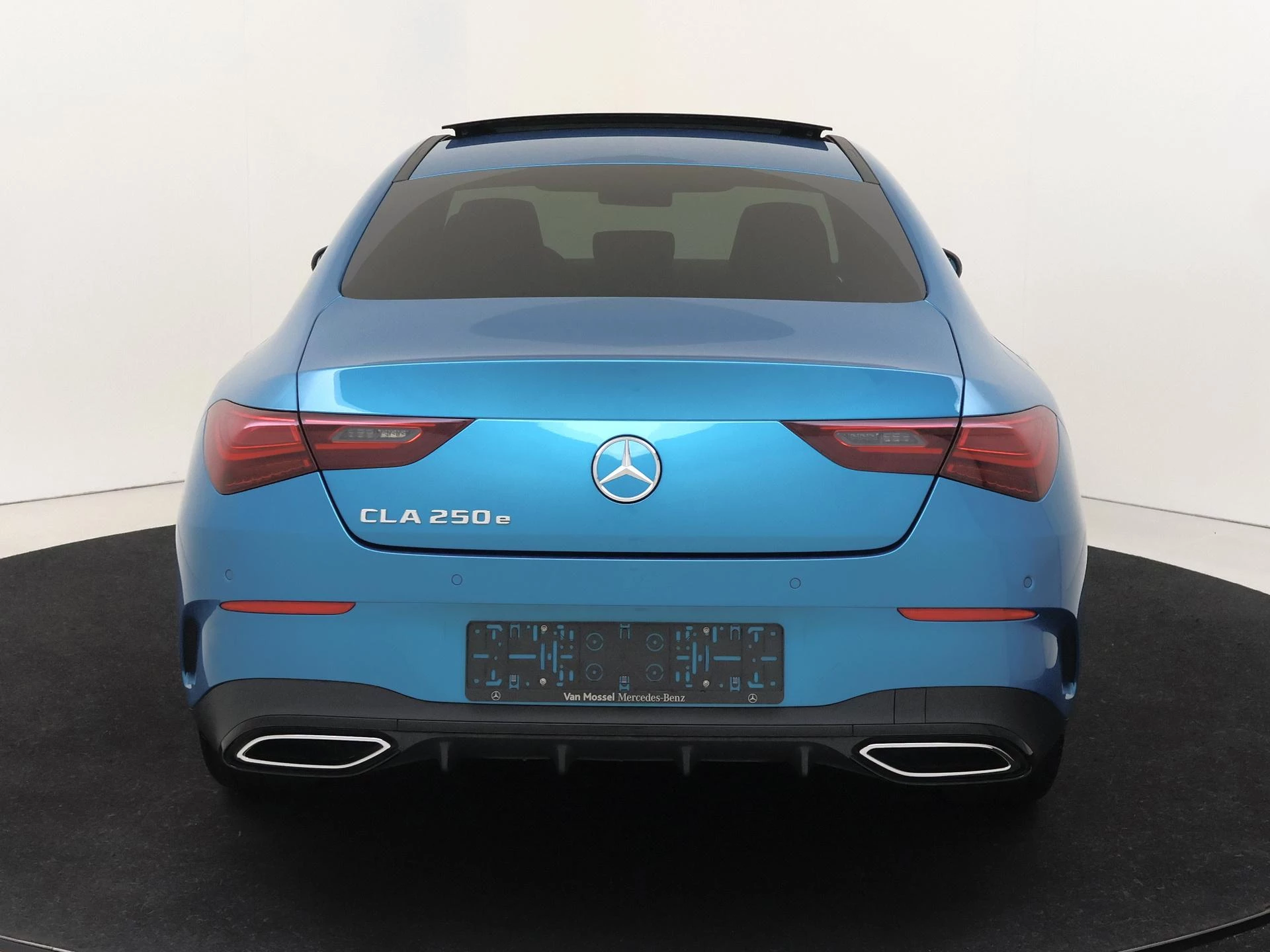 Mercedes-Benz-CLA-image-1