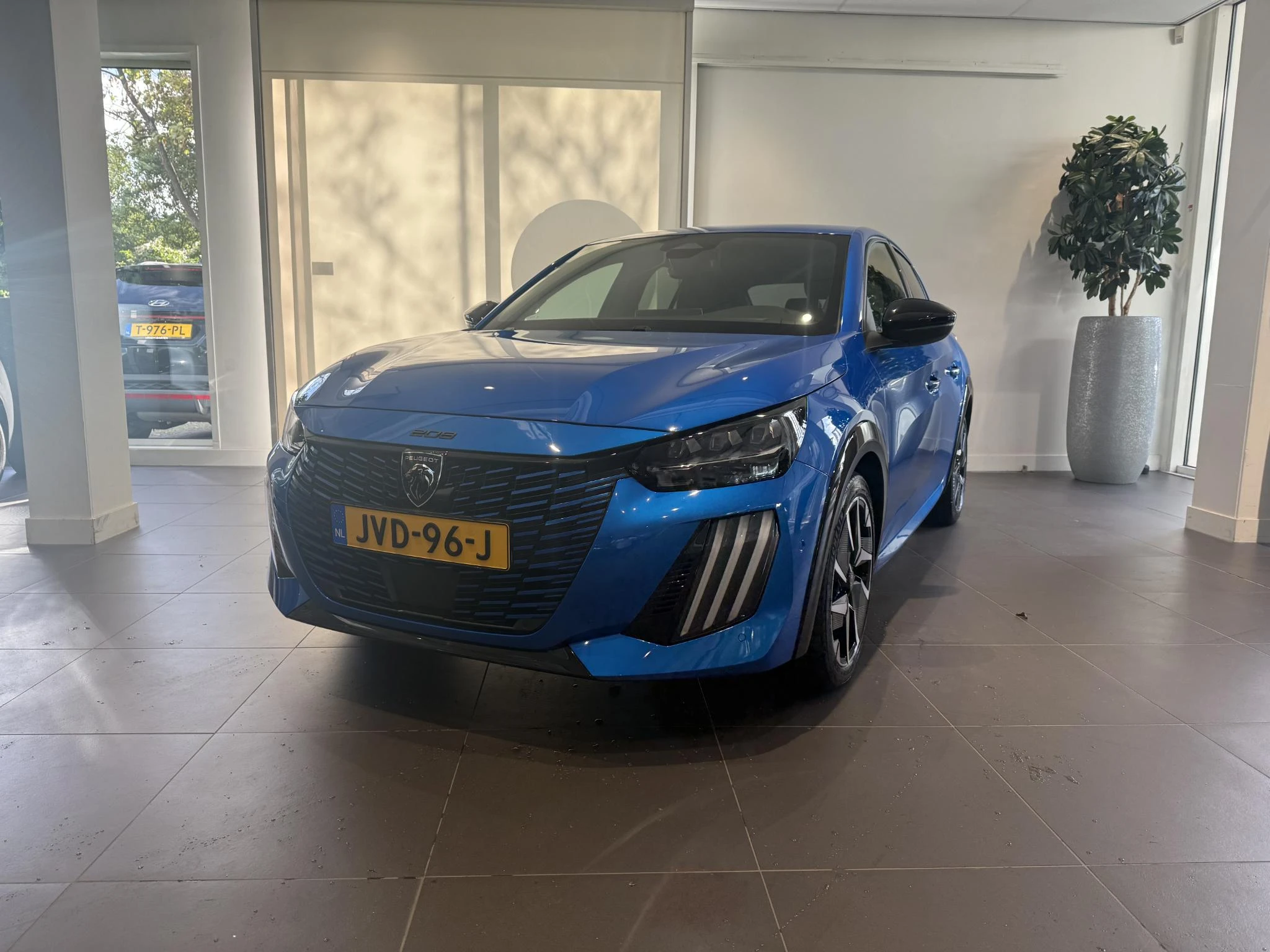 Peugeot-208-image-2