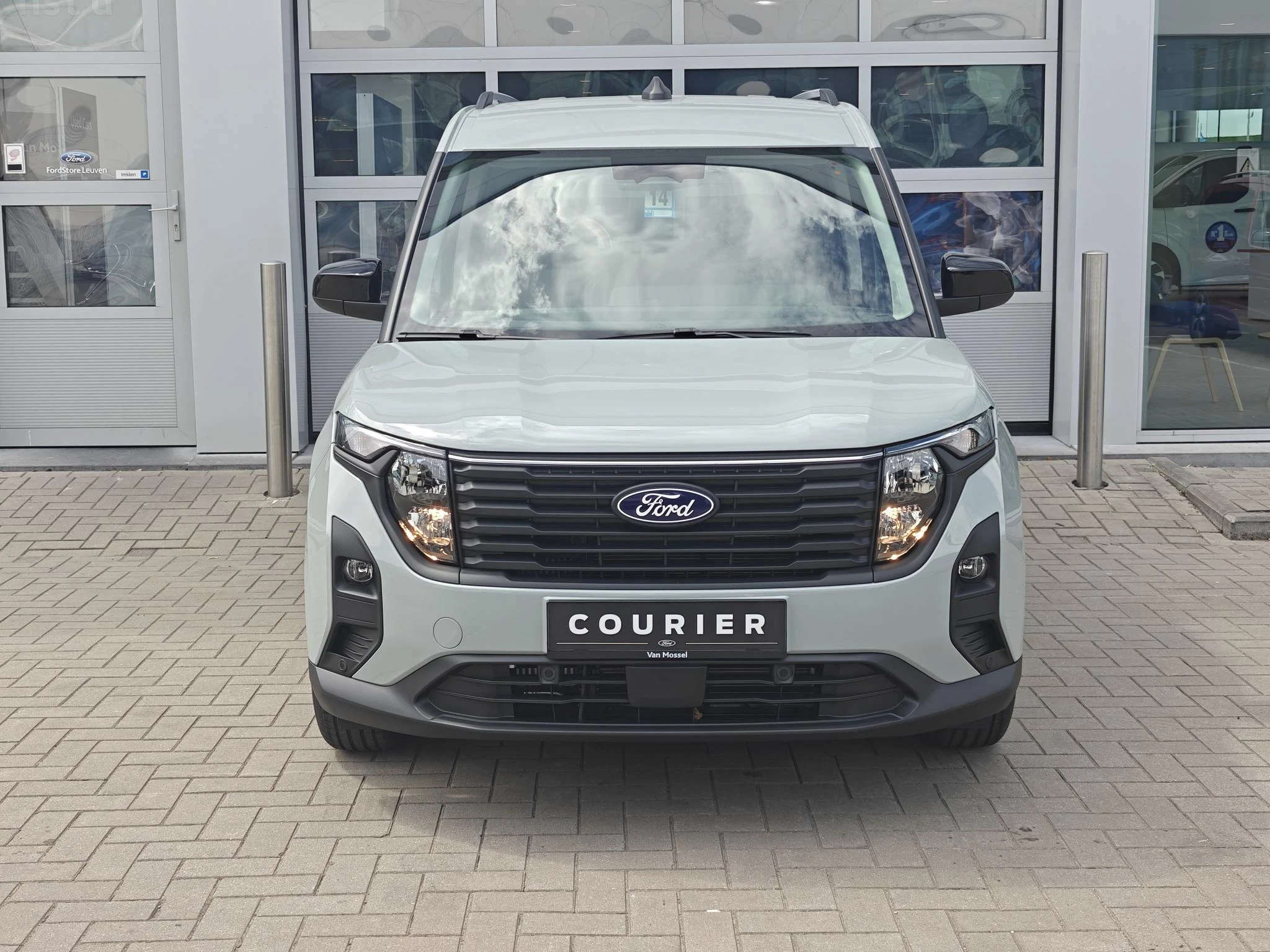 Ford-Tourneo Courier-image-1