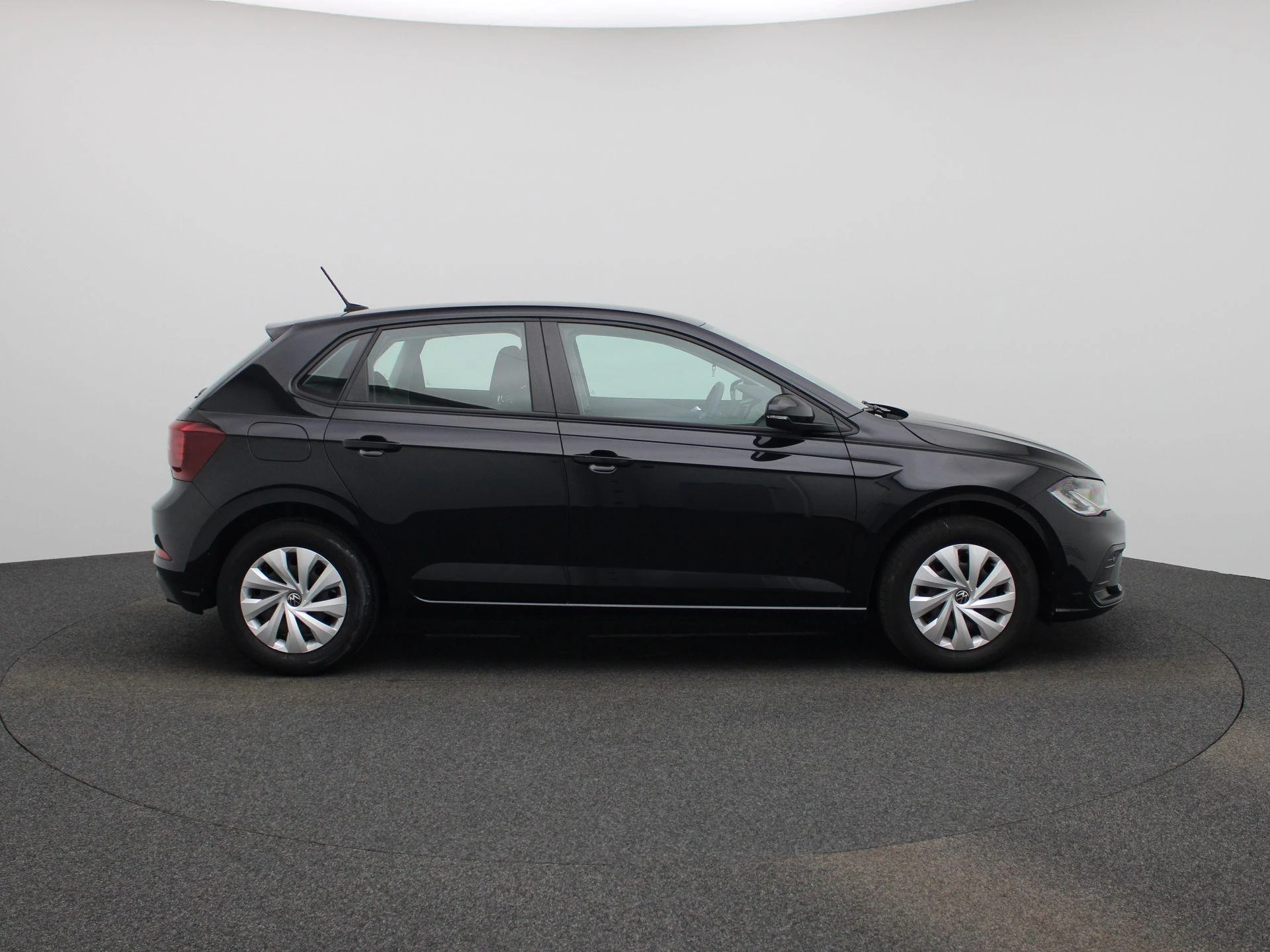 Volkswagen-Polo-image-5