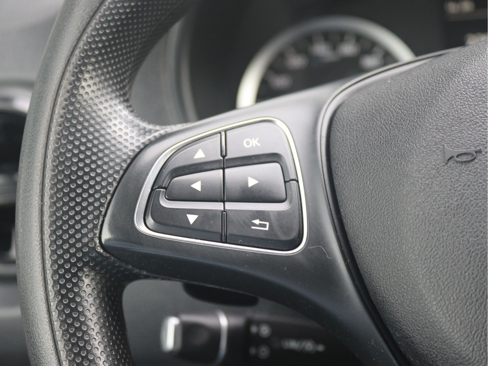 Mercedes-Benz-Vito-image-6