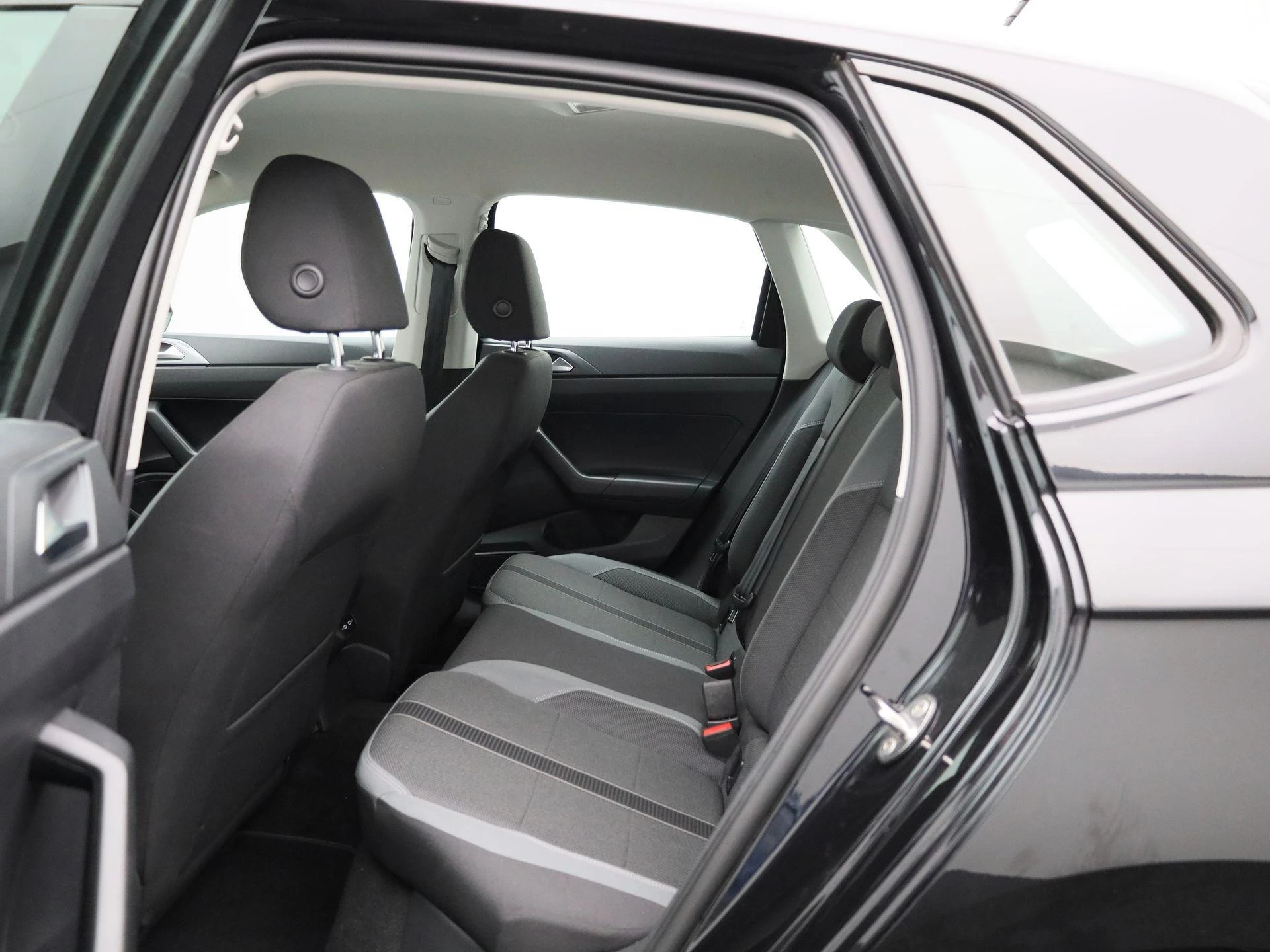 Volkswagen-Polo-image-9