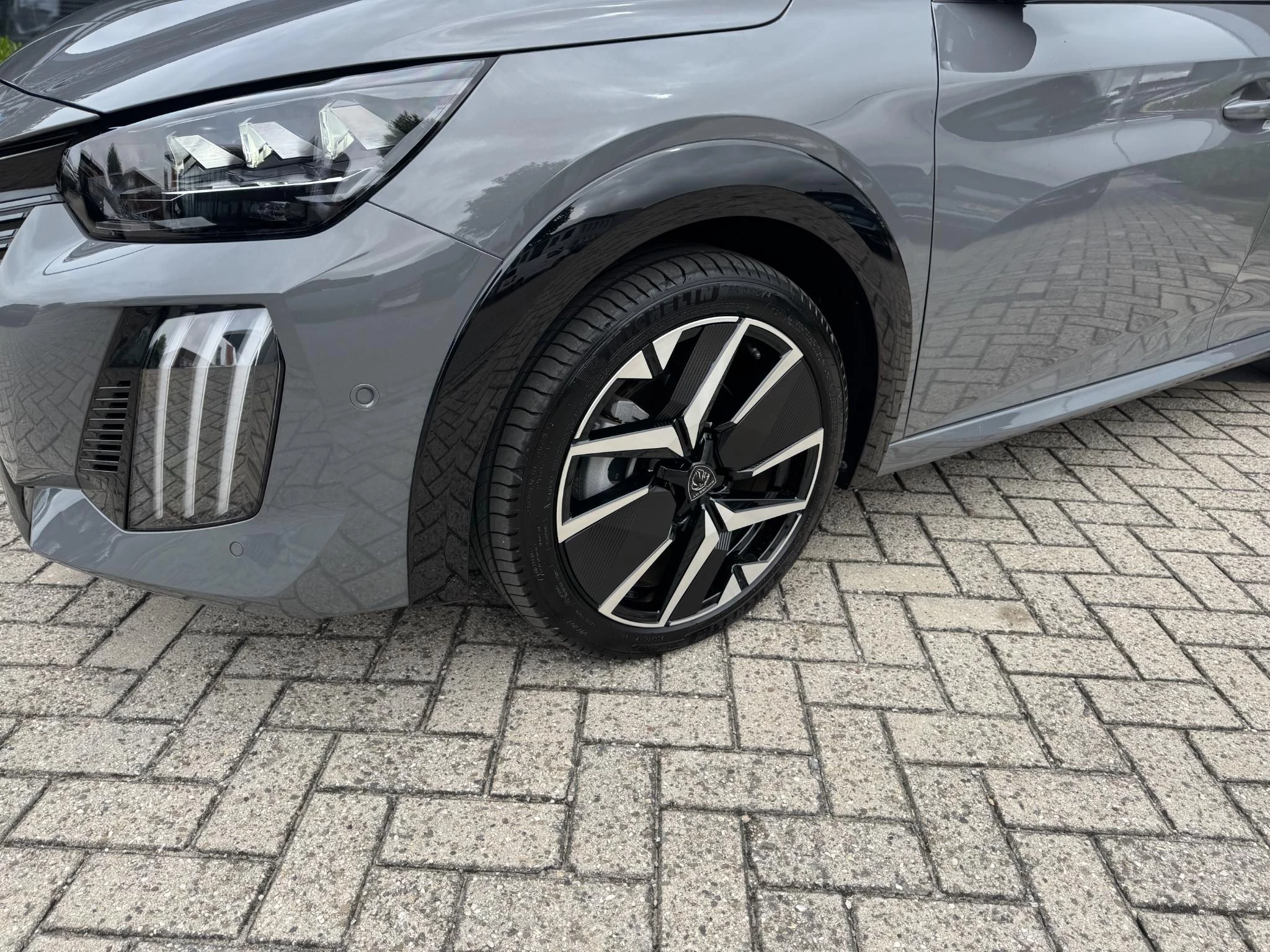 Peugeot 208 1.2 Hybrid 100 e-DCS6 GT