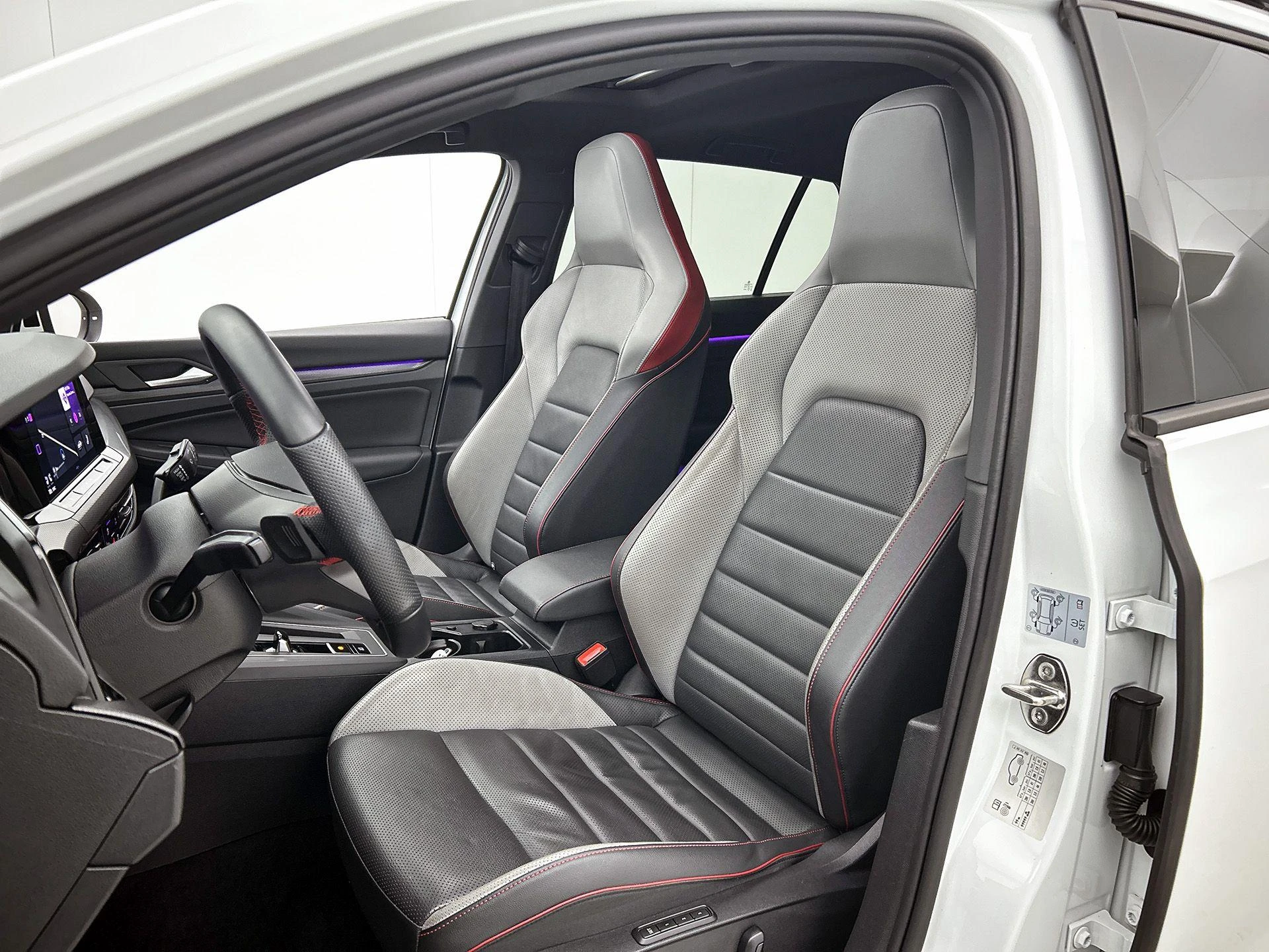Volkswagen-Golf-image-40