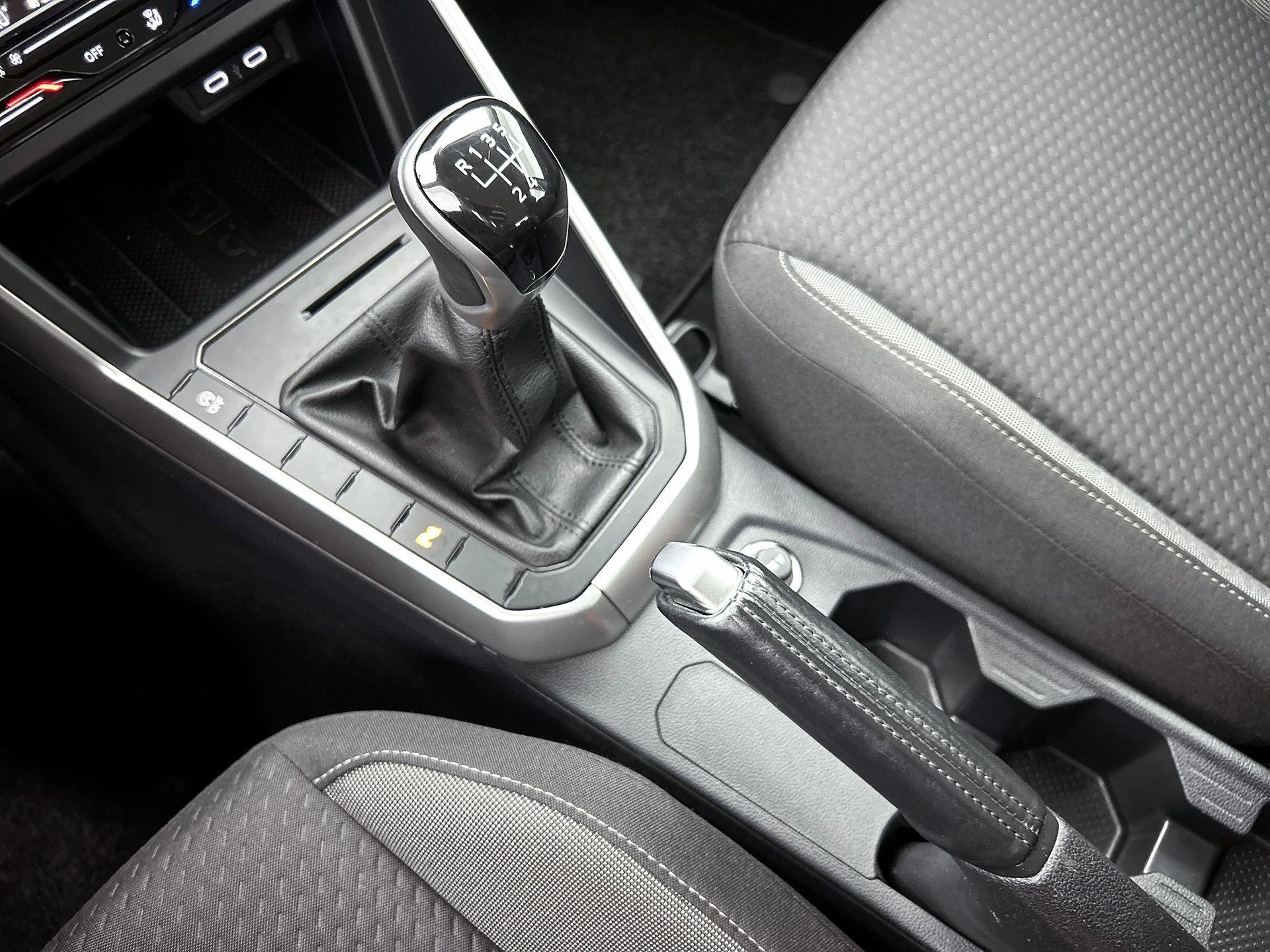 Volkswagen-Polo-image-25