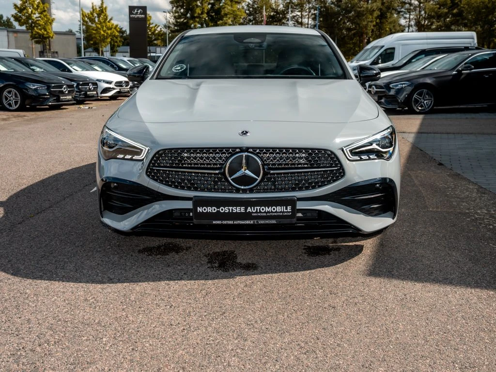 Mercedes-Benz-CLA 200-image-3