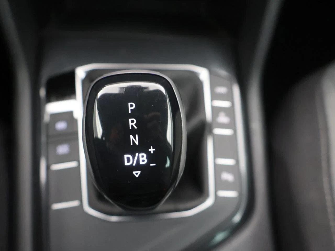 Volkswagen-Tiguan-image-15