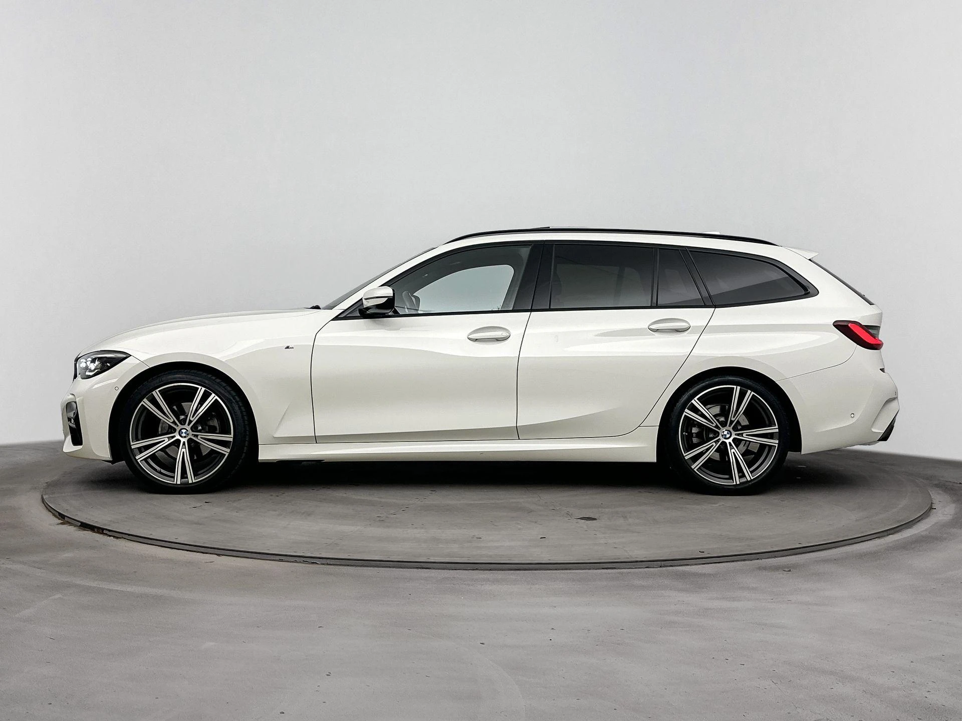 BMW-3 Serie-image-1