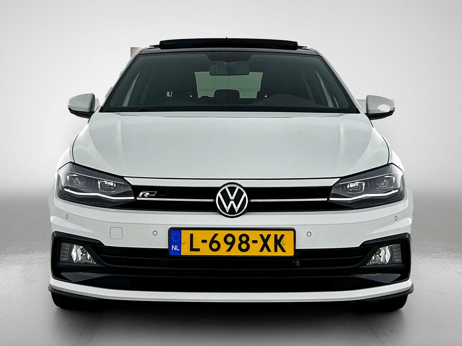 Volkswagen-Polo-image-4