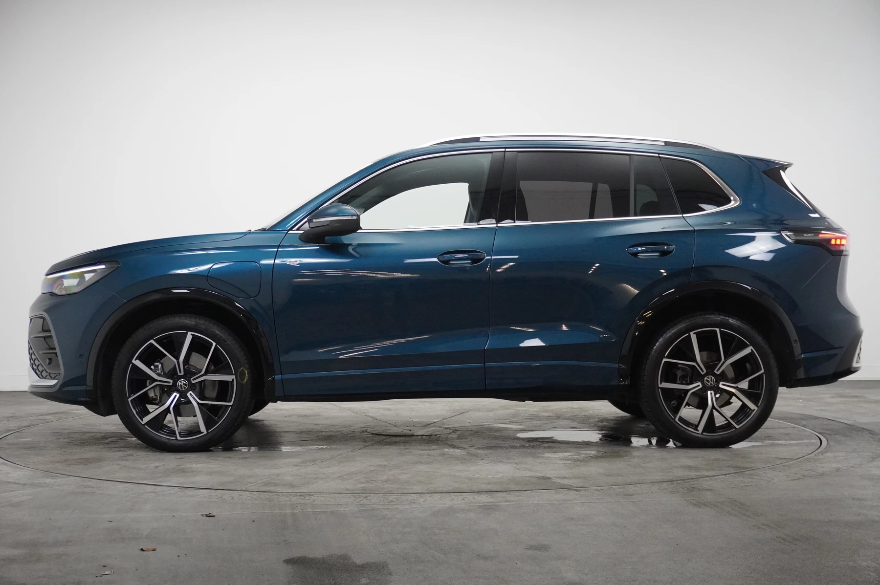 Volkswagen-Tiguan-image-24