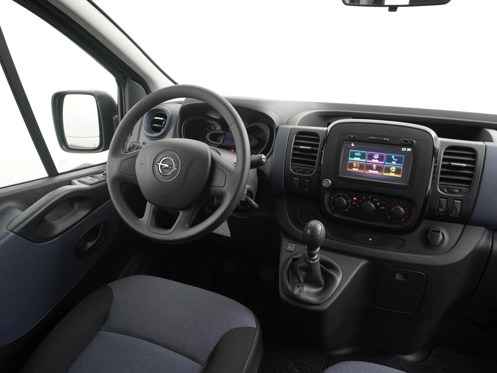Opel-Vivaro-image-17