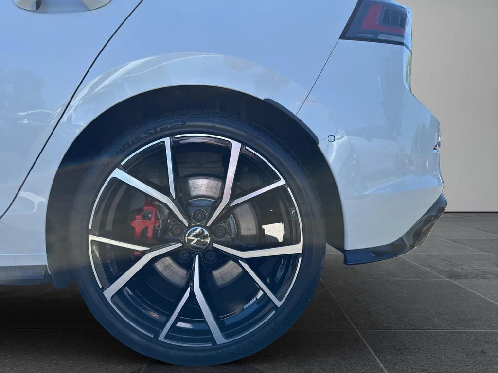 Volkswagen-Golf-image-5