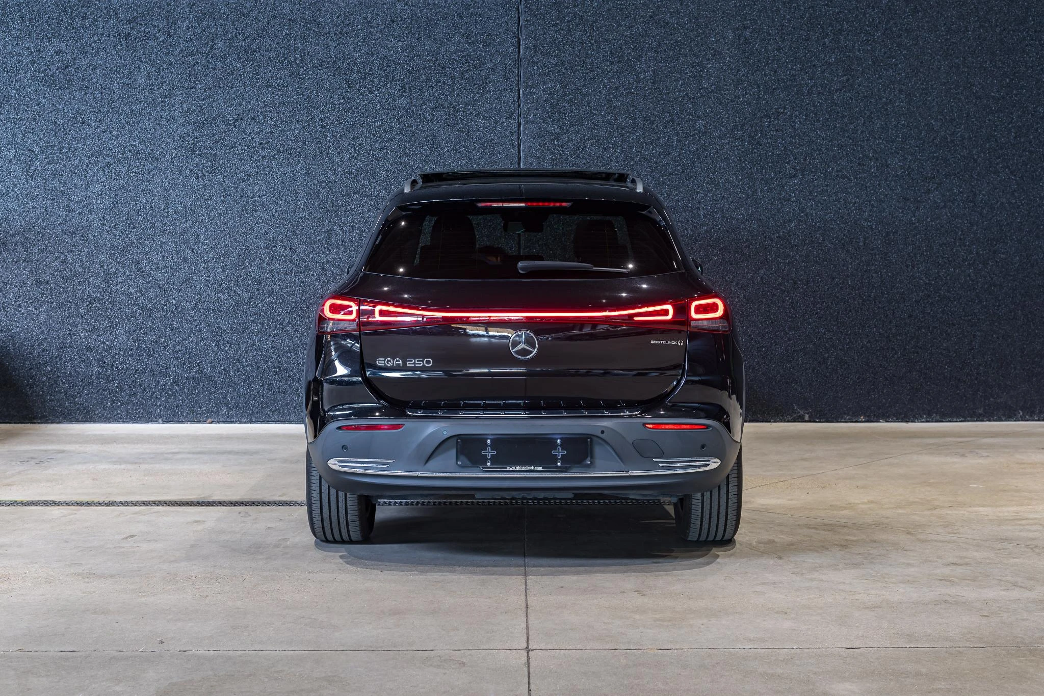 Mercedes-Benz-EQA-image-4