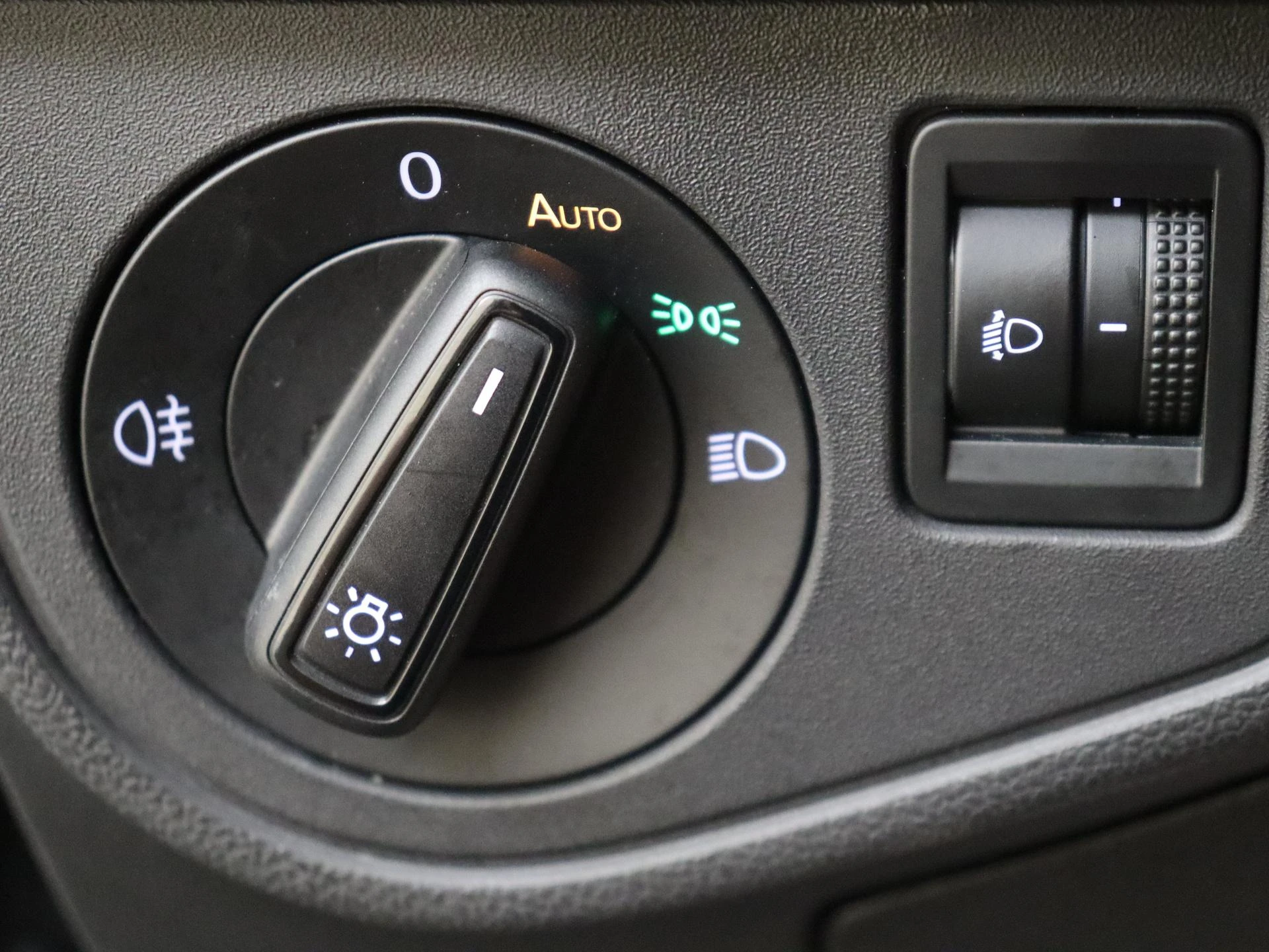 Volkswagen-Polo-image-22