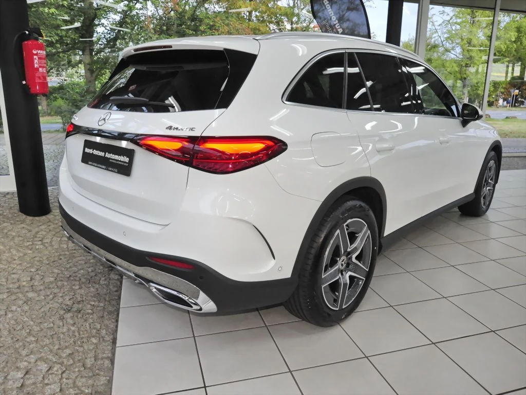 Mercedes-Benz-GLC 300 d-image-5