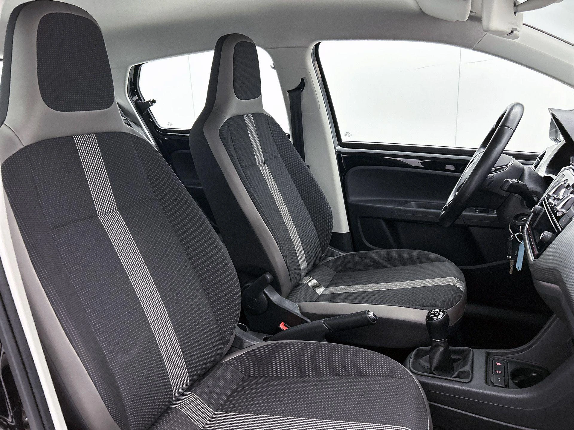 Volkswagen-up!-image-30