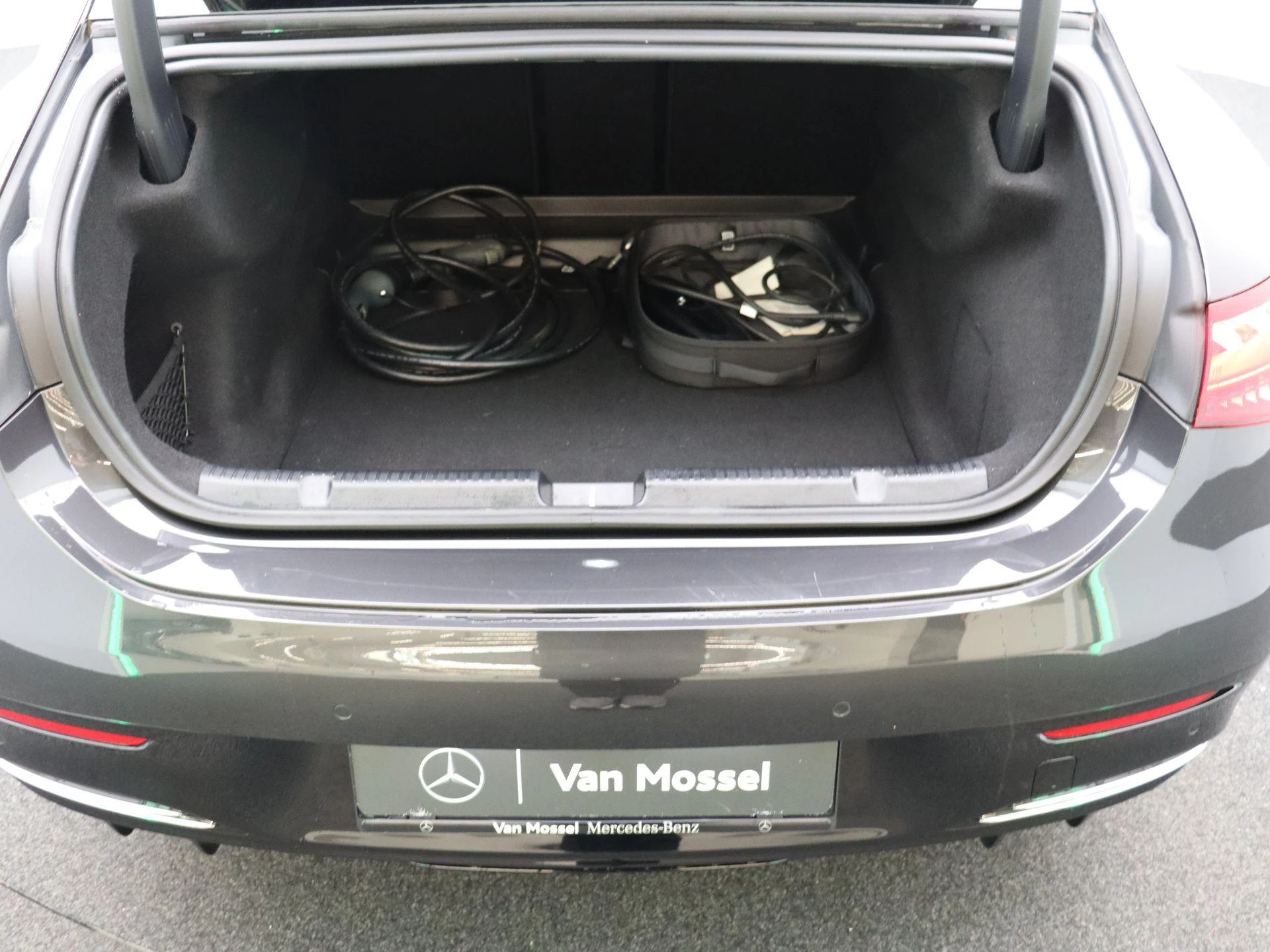 Mercedes-Benz EQE 300 AMG Line + PANORAMISCH DAK + CARPLAY + LED +