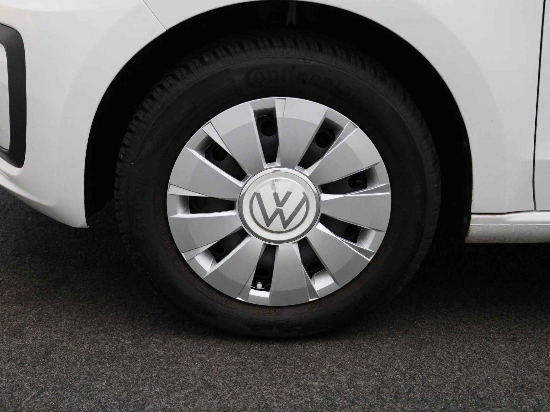 Volkswagen-up!-image-12