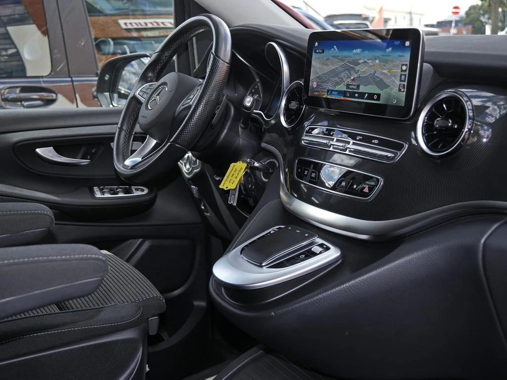 Mercedes-Benz-V-Klasse 220-image-9