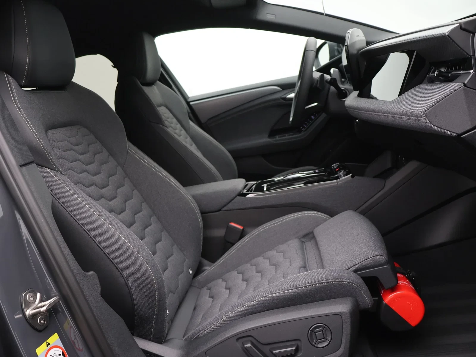 Audi-A6 Avant e-tron-image-8