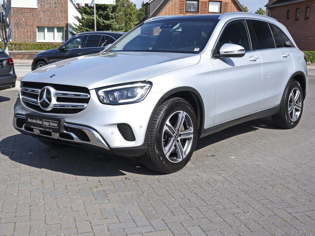 Mercedes-Benz-GLC 300 d-image-6