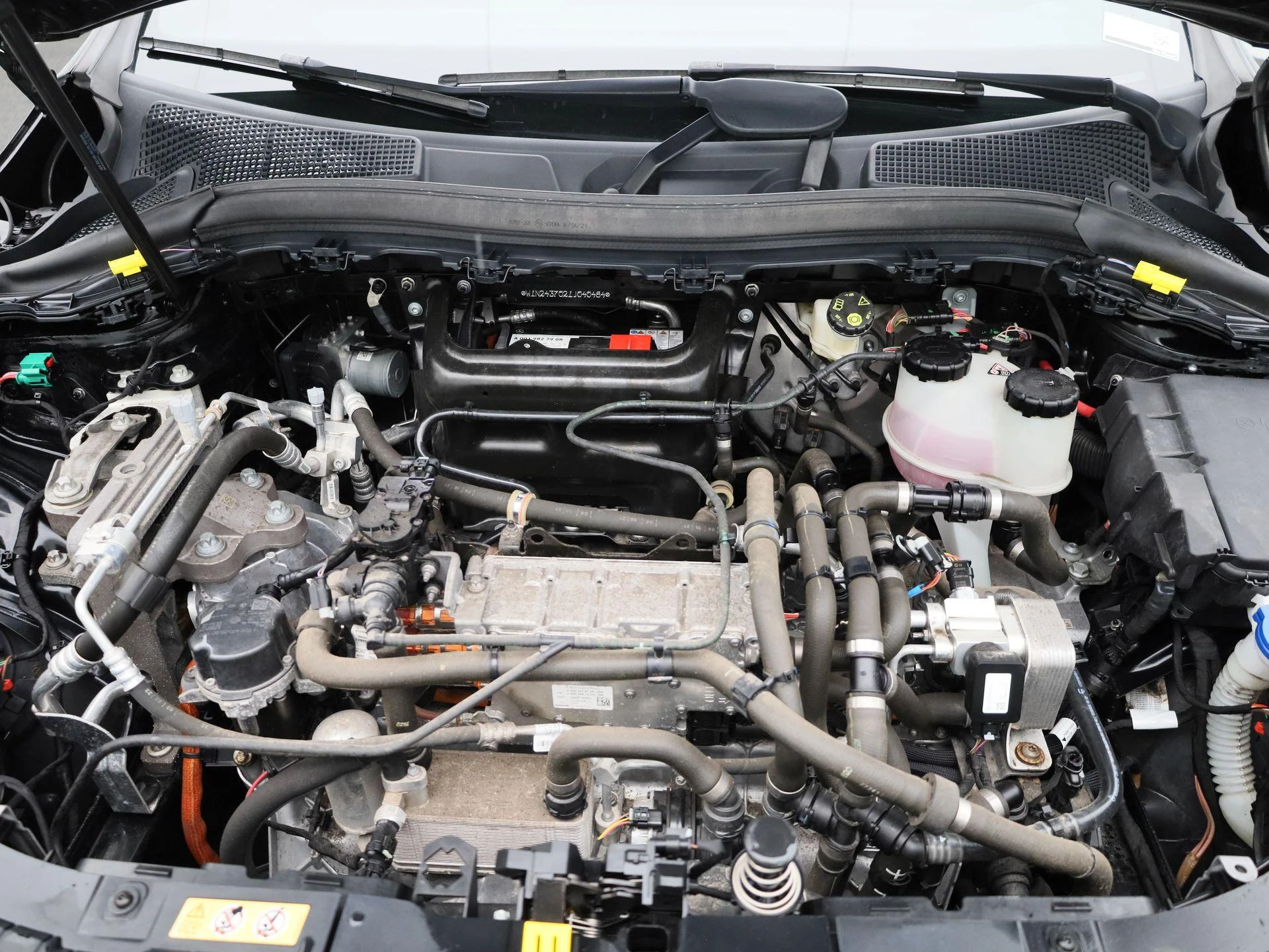 Mercedes-Benz-EQA-image-46