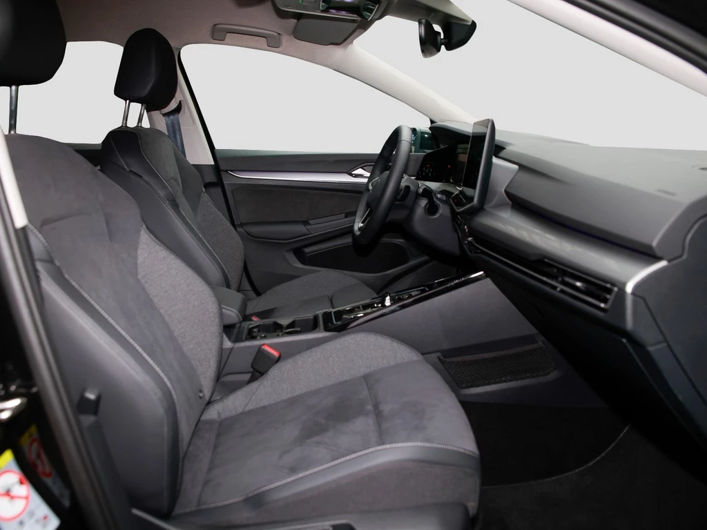 Volkswagen Golf VIII 1.5 eTSI DSG Style AHK/Navi/RFK